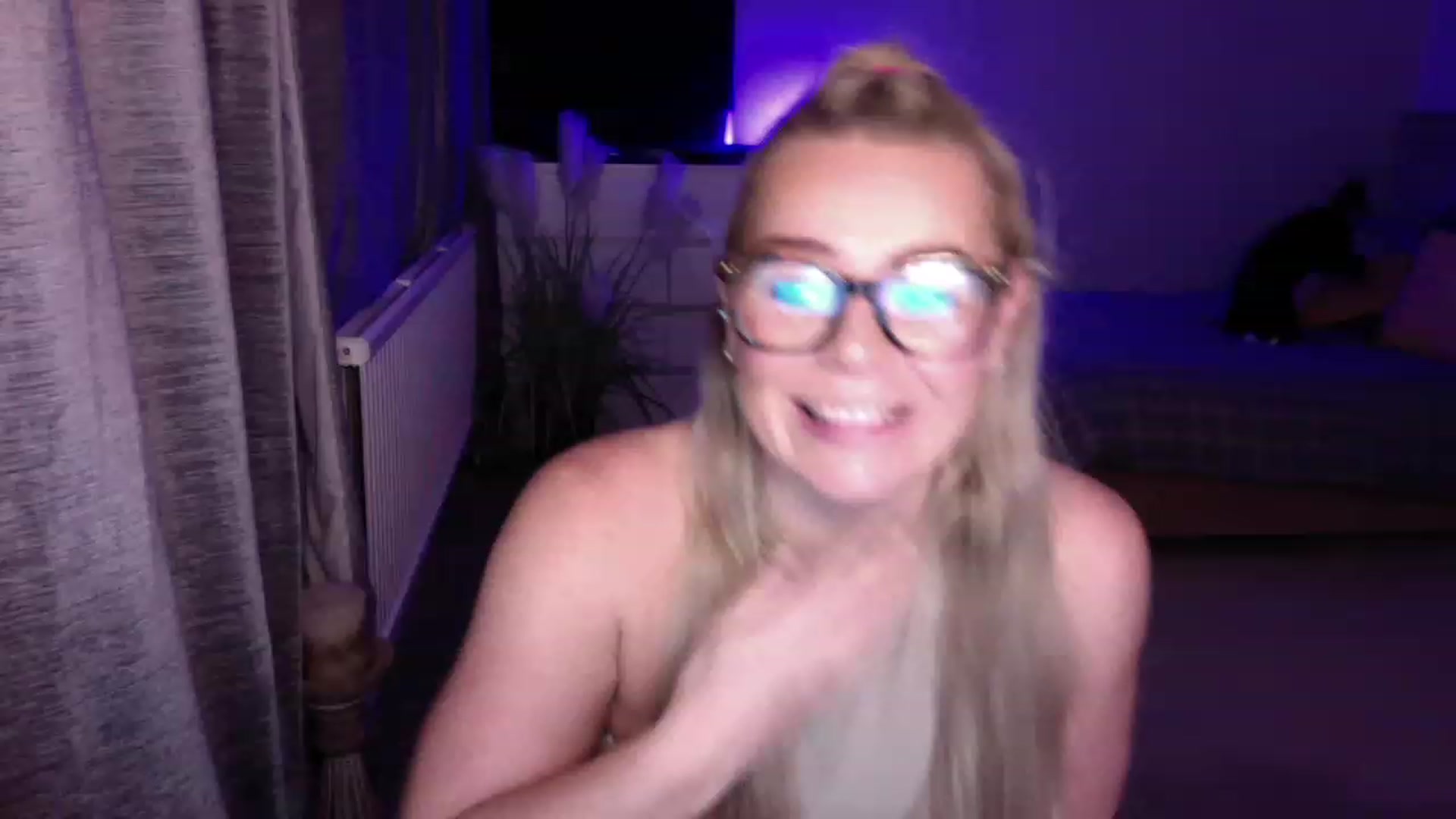 Gallery image thumbnail from LaraLaughs's myfreecams stream on, 11/23/2022, 22:30 image 5 of 20