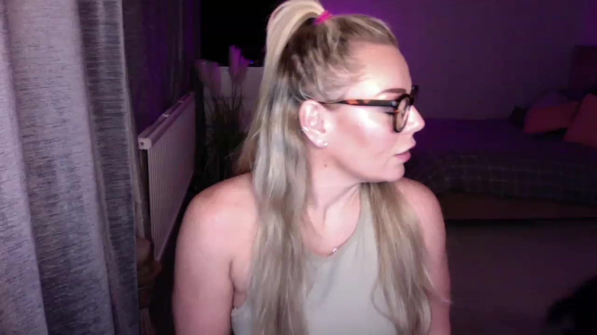 Gallery image thumbnail from LaraLaughs's myfreecams stream on, 11/23/2022, 22:30 image 7 of 20