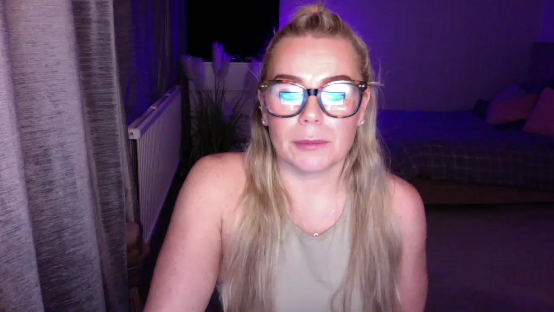 Gallery image thumbnail from LaraLaughs's myfreecams stream on, 11/23/2022, 22:30 image 12 of 20