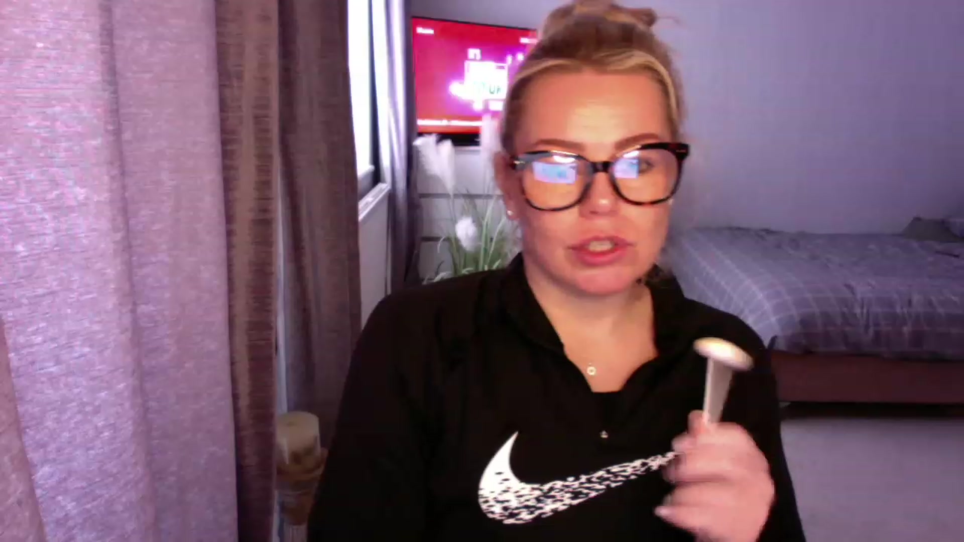 Gallery image thumbnail from LaraLaughs's myfreecams stream on, 11/24/2022, 12:03 image 20 of 20