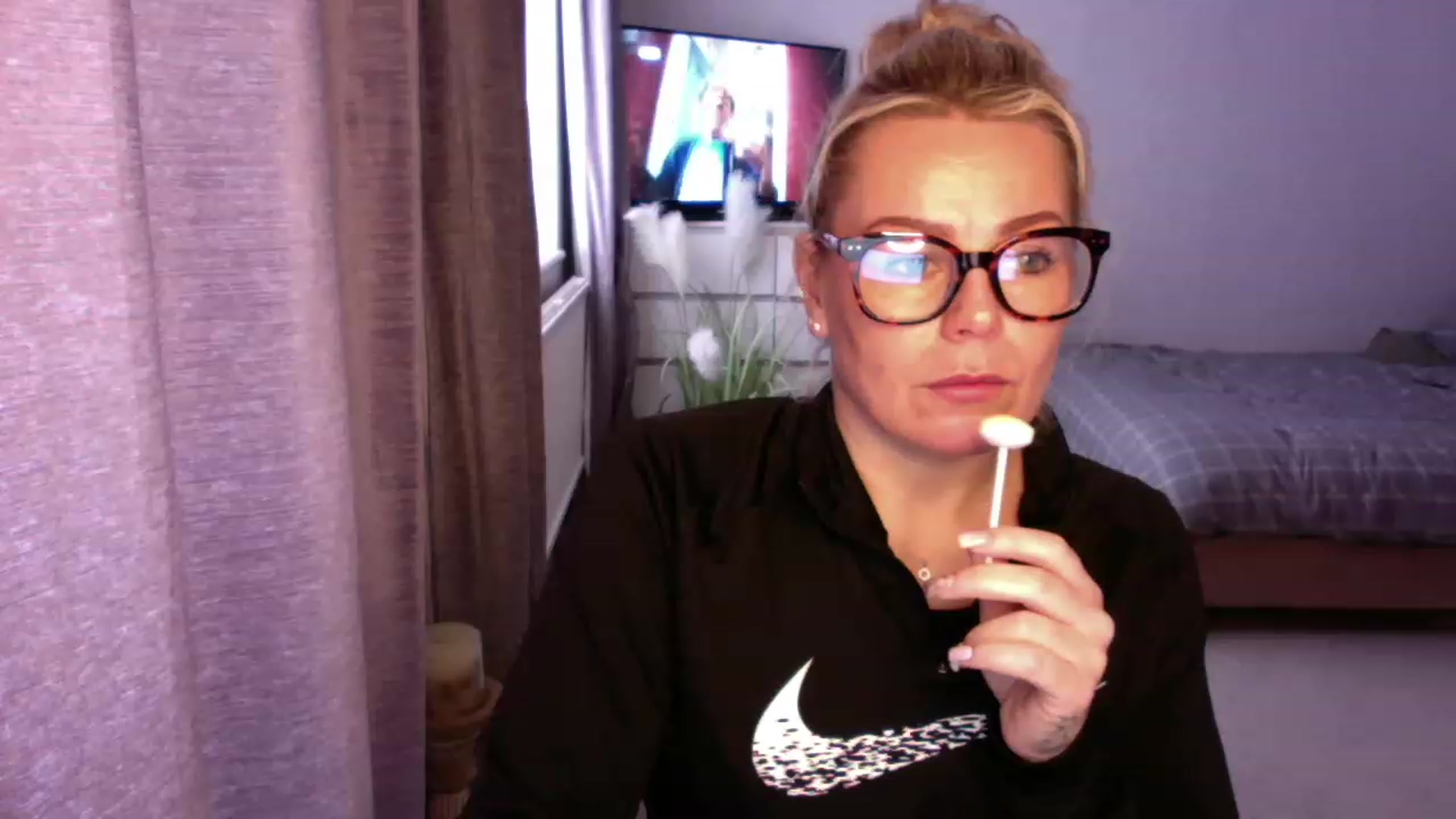 Gallery image thumbnail from LaraLaughs's myfreecams stream on, 11/24/2022, 12:03 image 18 of 20