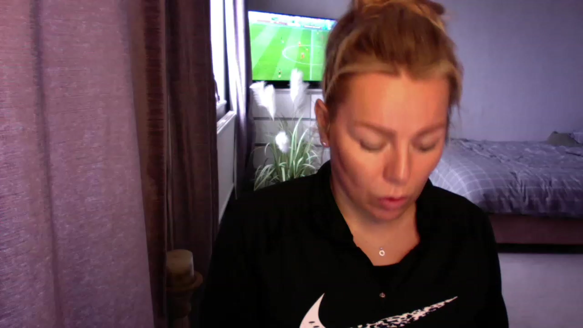 Gallery image thumbnail from LaraLaughs's myfreecams stream on, 11/24/2022, 12:03 image 6 of 20