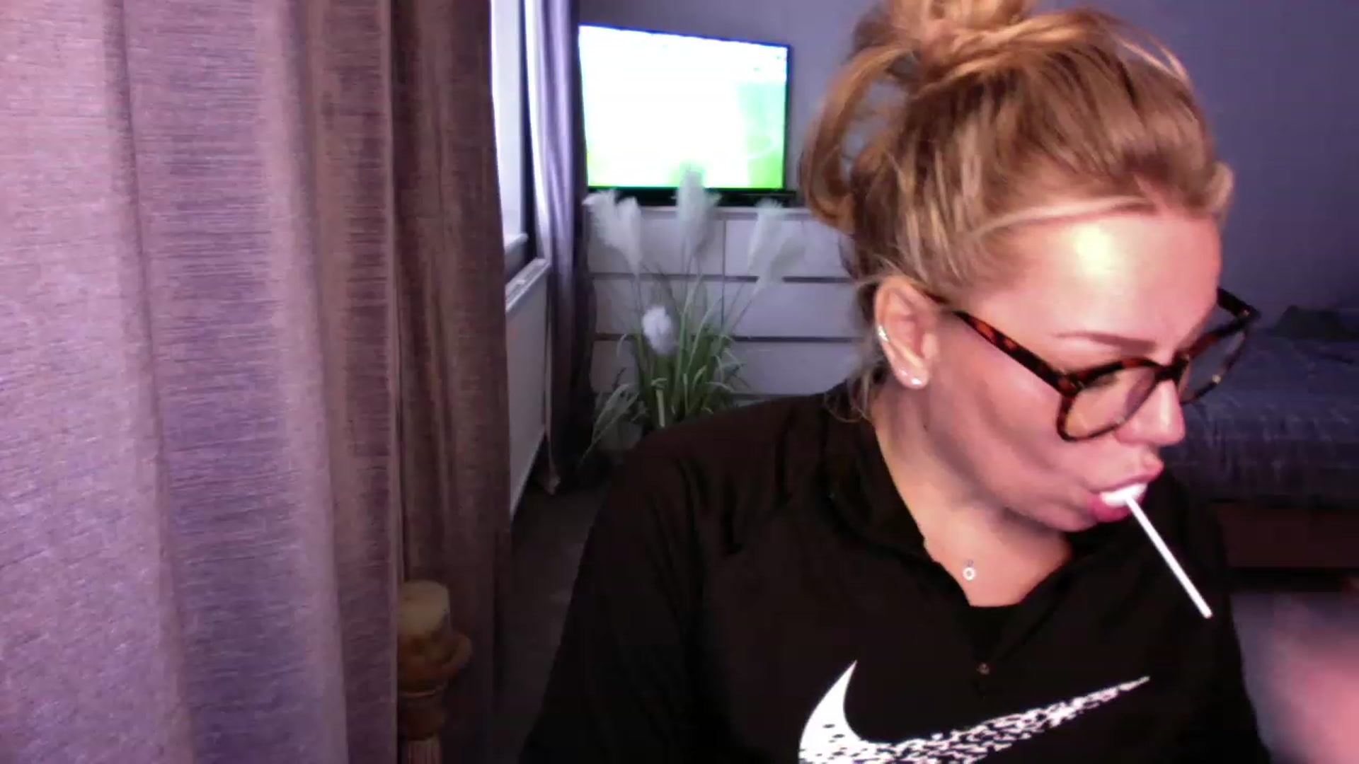 Gallery image thumbnail from LaraLaughs's myfreecams stream on, 11/24/2022, 12:03 image 14 of 20