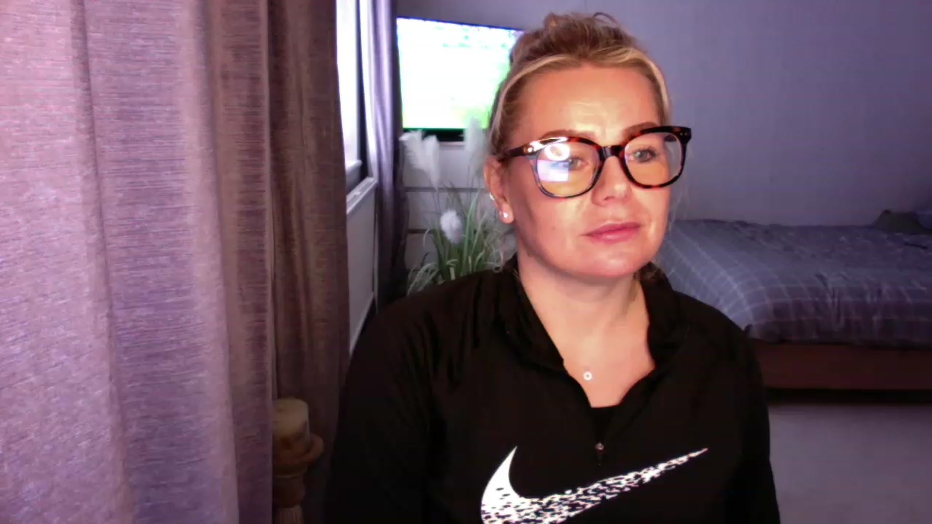 Gallery image thumbnail from LaraLaughs's myfreecams stream on, 11/24/2022, 12:03 image 16 of 20