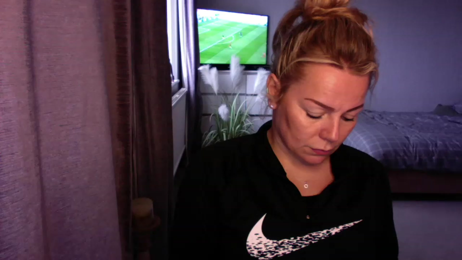 Gallery image thumbnail from LaraLaughs's myfreecams stream on, 11/24/2022, 12:03 image 7 of 20
