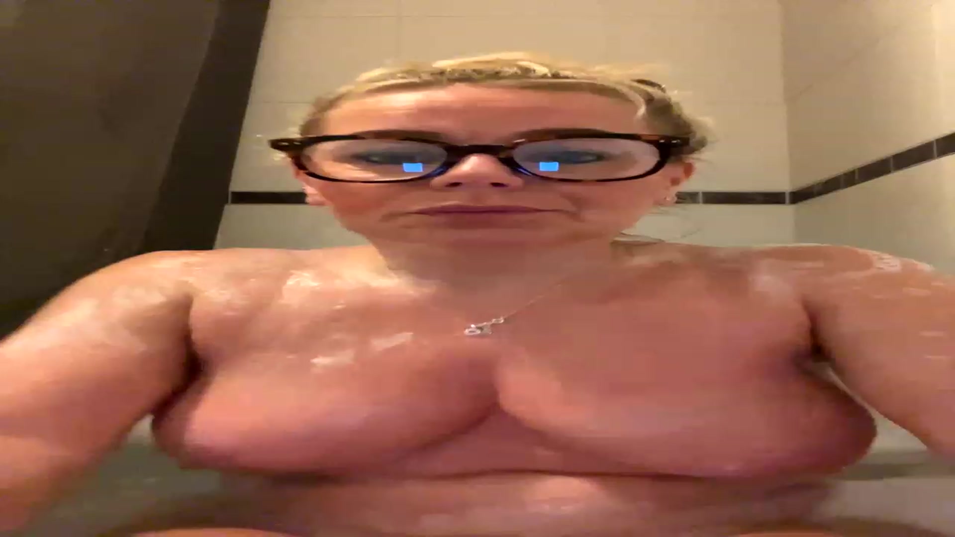 Gallery image thumbnail from LaraLaughs's myfreecams stream on, 11/24/2022, 20:07 image 3 of 20