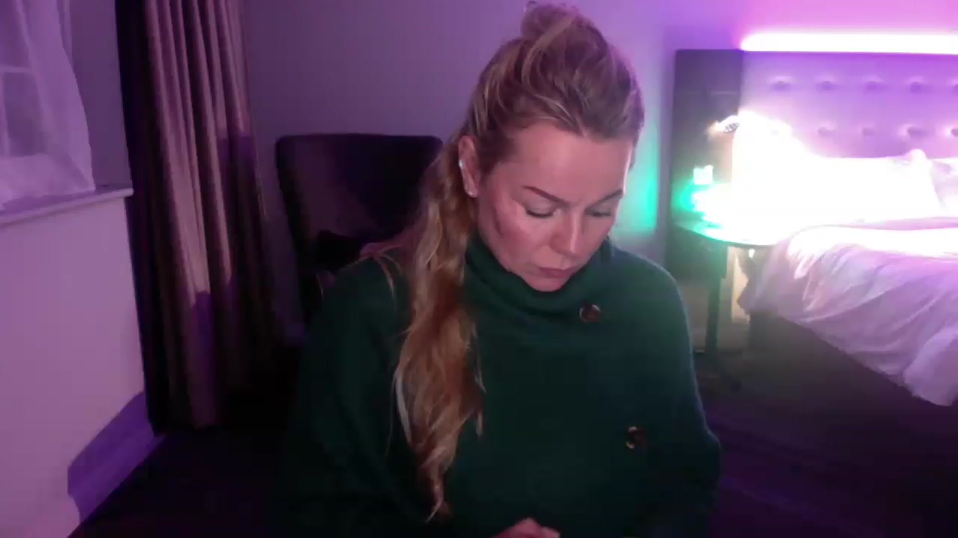 Gallery image thumbnail from LaraLaughs's myfreecams stream on, 11/25/2022, 19:50 image 15 of 20