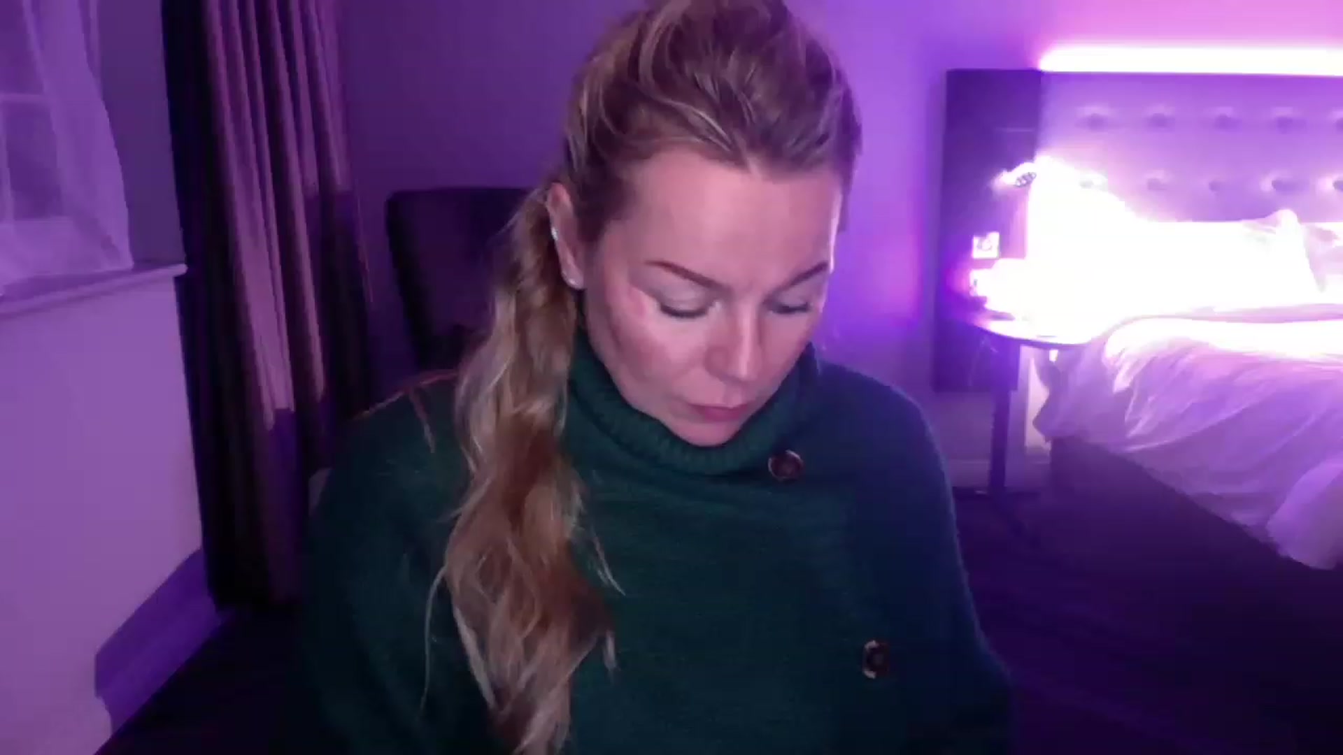 Gallery image thumbnail from LaraLaughs's myfreecams stream on, 11/25/2022, 19:50 image 18 of 20