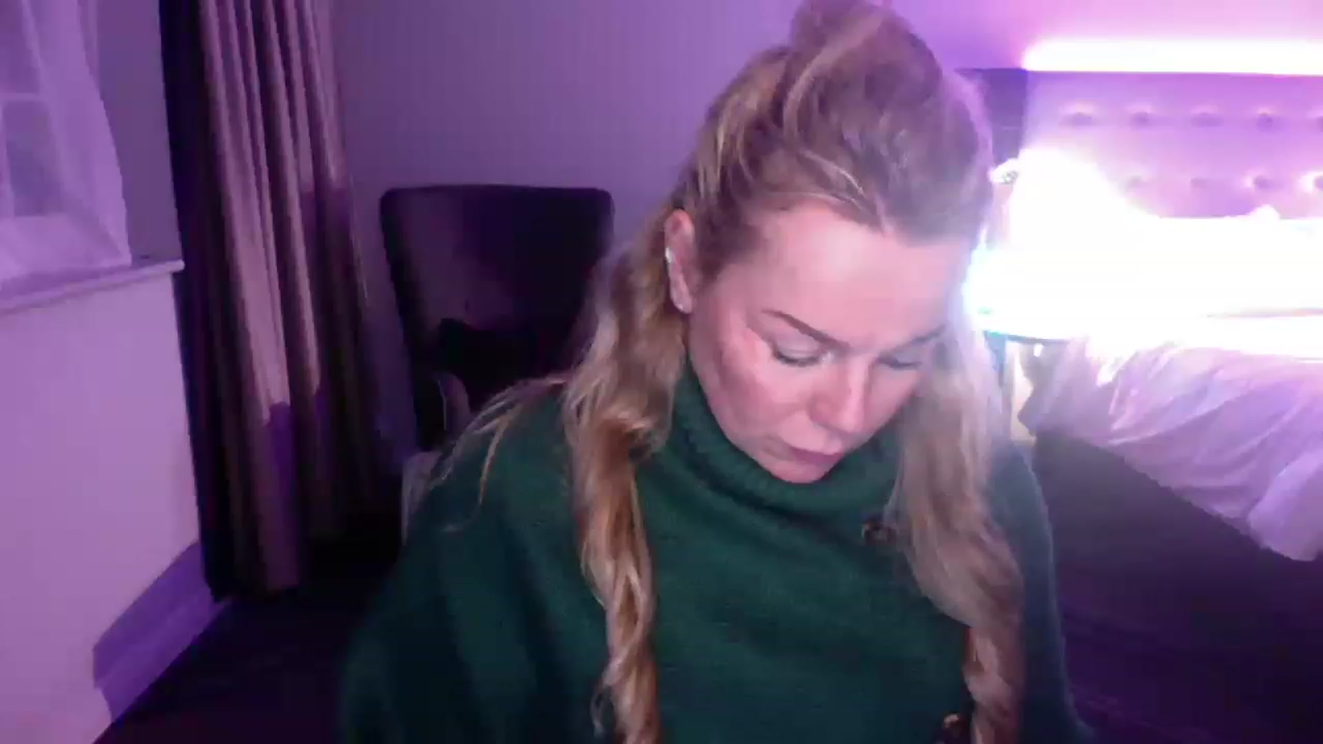 Gallery image thumbnail from LaraLaughs's myfreecams stream on, 11/25/2022, 20:15 image 18 of 20