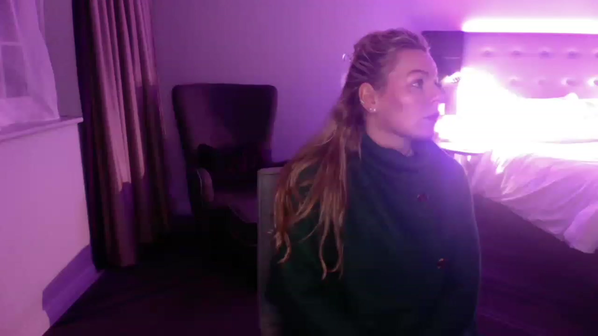 Gallery image thumbnail from LaraLaughs's myfreecams stream on, 11/25/2022, 20:15 image 10 of 20