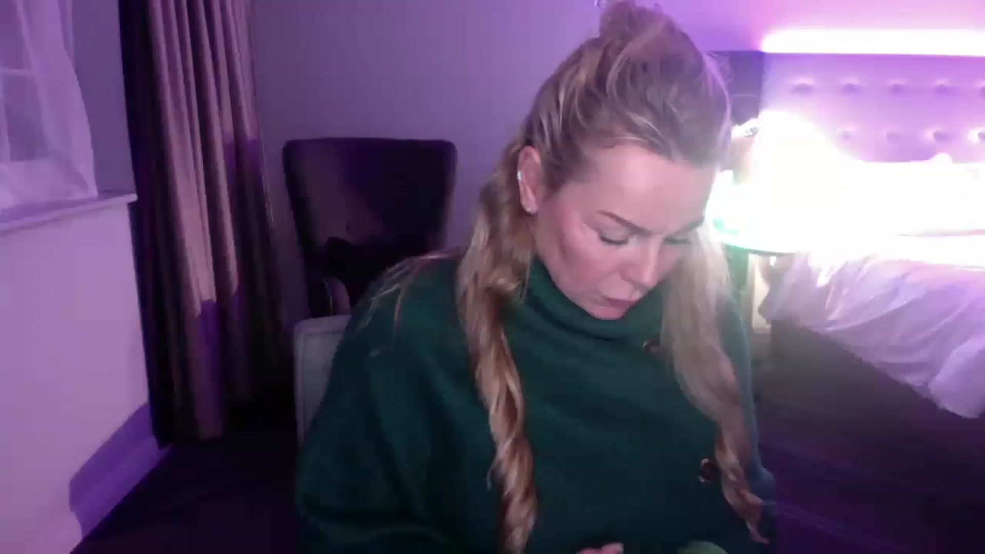 Gallery image thumbnail from LaraLaughs's myfreecams stream on, 11/25/2022, 20:15 image 19 of 20