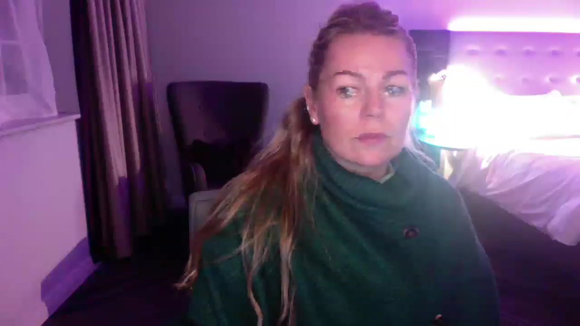 Gallery image thumbnail from LaraLaughs's myfreecams stream on, 11/25/2022, 20:15 image 12 of 20
