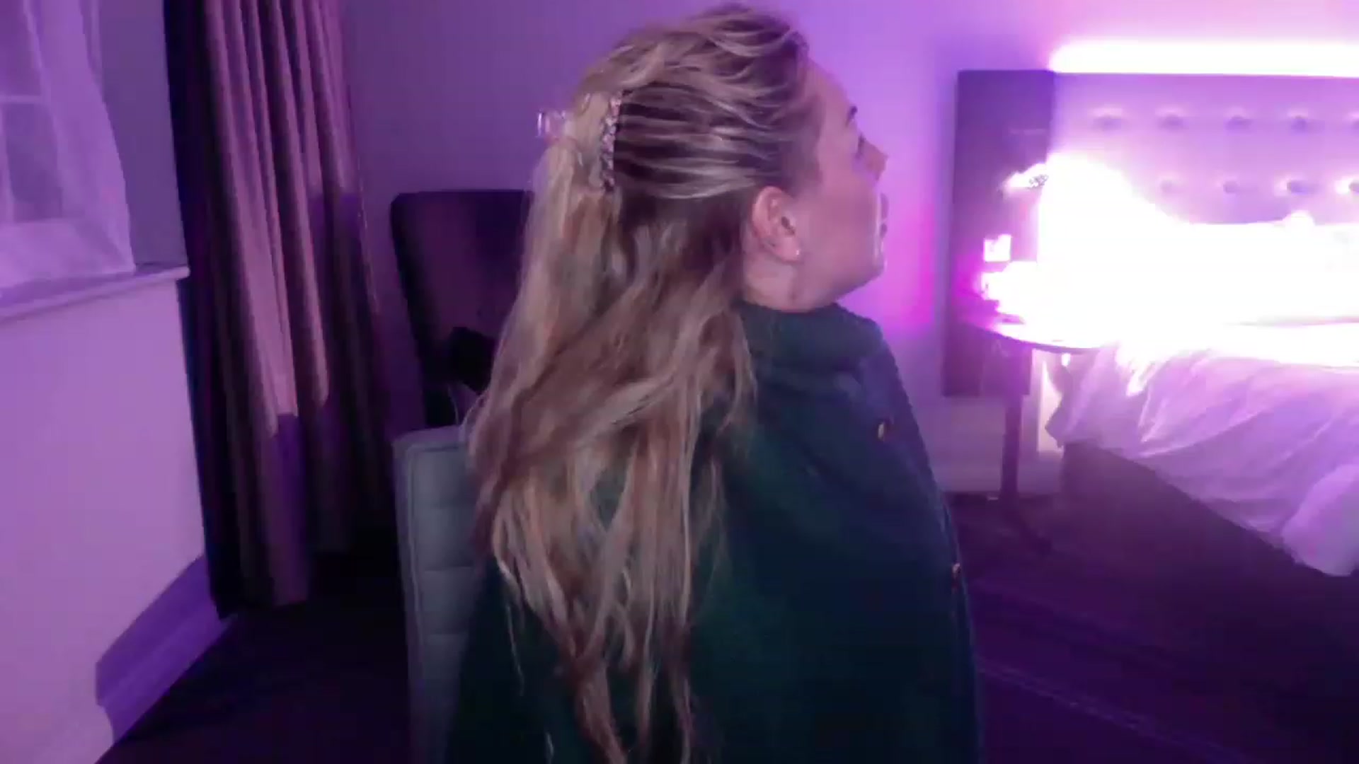 Gallery image thumbnail from LaraLaughs's myfreecams stream on, 11/25/2022, 20:15 image 9 of 20