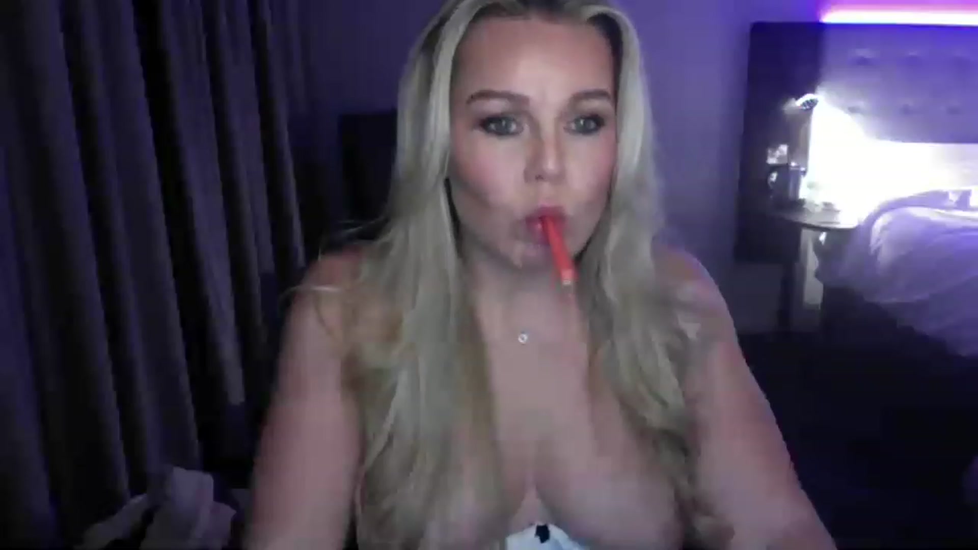 Gallery image thumbnail from LaraLaughs's myfreecams stream on, 11/26/2022, 02:32 image 10 of 20