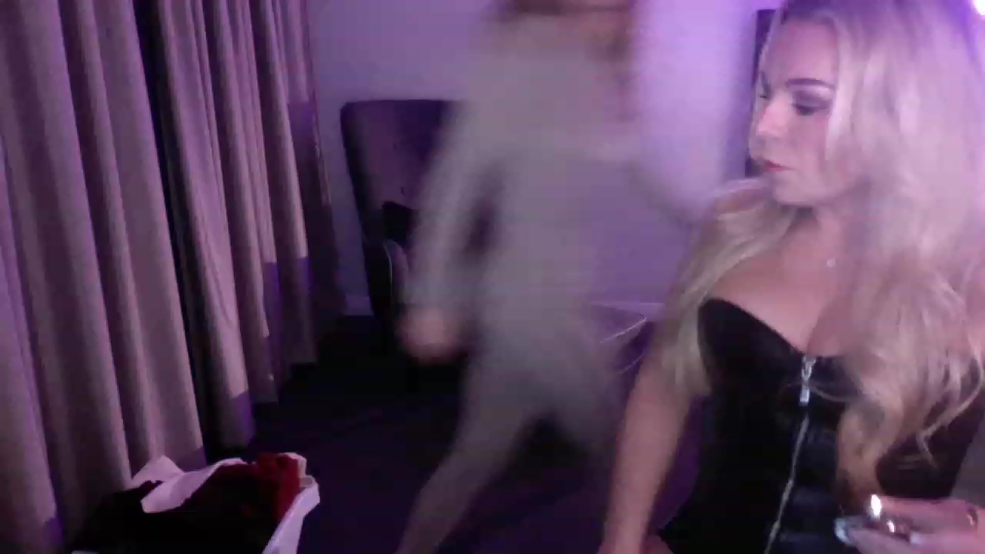 Gallery image thumbnail from LaraLaughs's myfreecams stream on, 11/26/2022, 03:30 image 19 of 20
