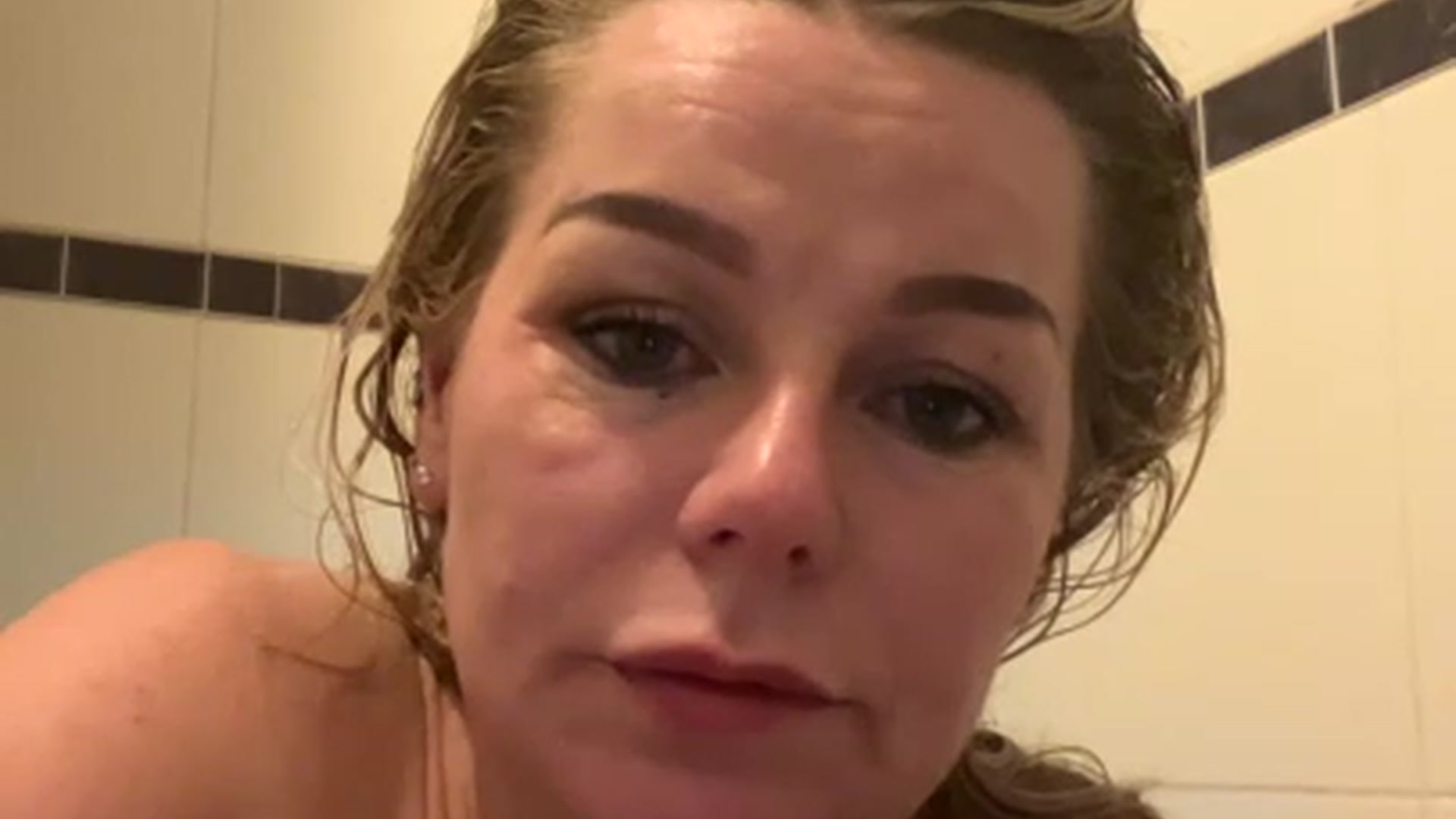 Gallery image thumbnail from LaraLaughs's myfreecams stream on, 11/26/2022, 21:01 image 18 of 20