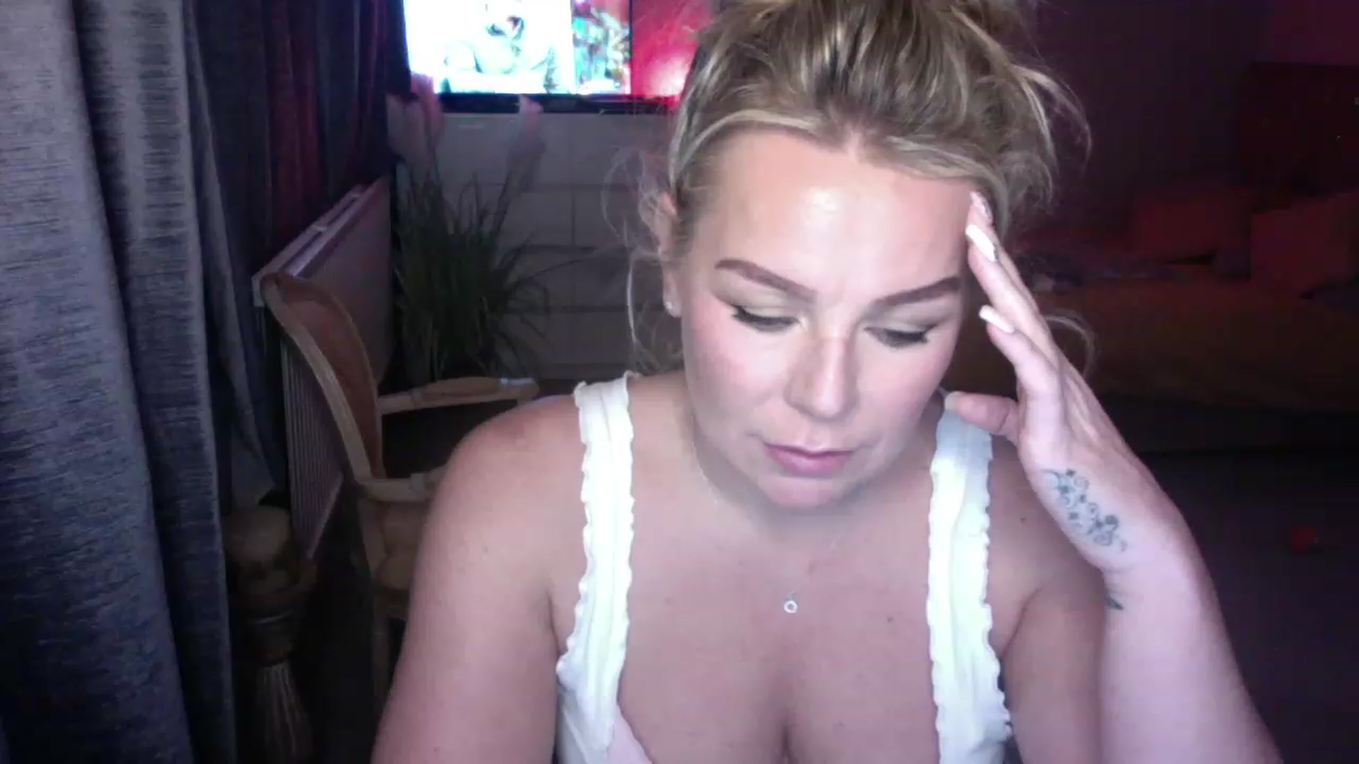 Gallery image thumbnail from LaraLaughs's myfreecams stream on, 11/27/2022, 22:12 image 12 of 20