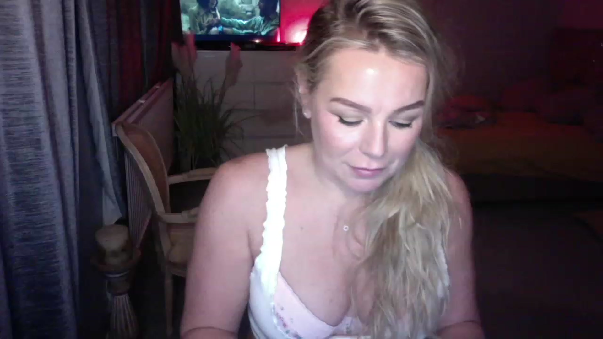 Gallery image thumbnail from LaraLaughs's myfreecams stream on, 11/27/2022, 22:12 image 20 of 20