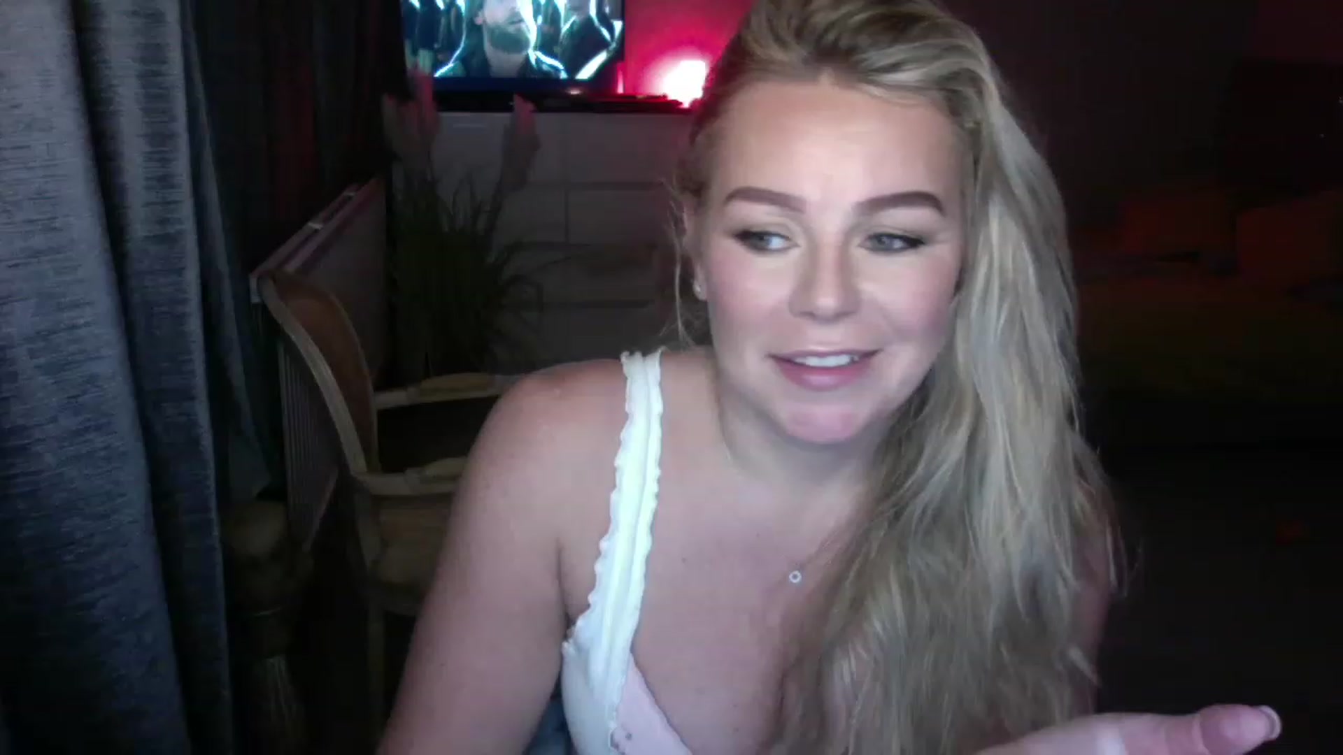 Gallery image thumbnail from LaraLaughs's myfreecams stream on, 11/27/2022, 22:12 image 15 of 20