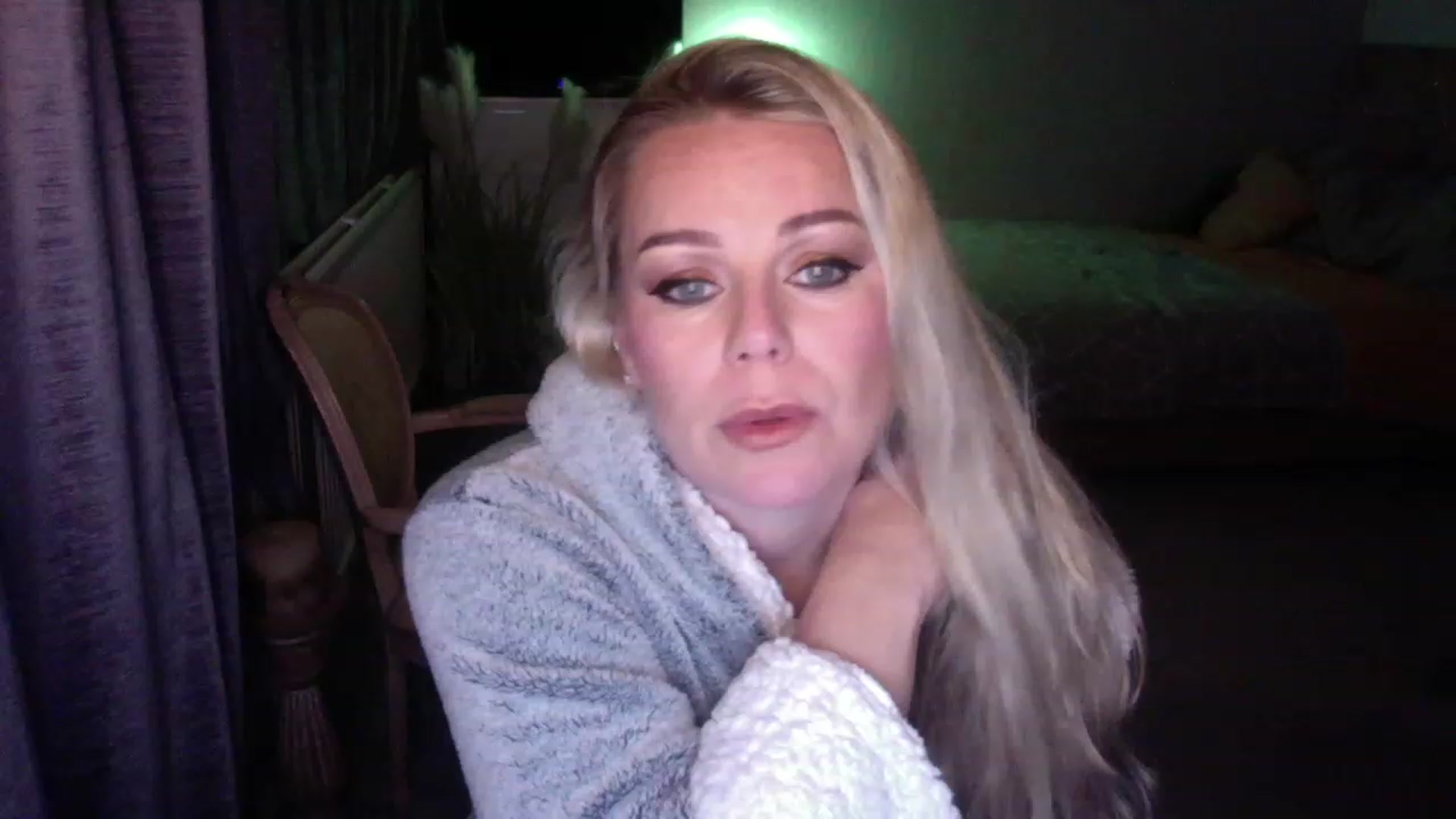Gallery image thumbnail from LaraLaughs's myfreecams stream on, 11/28/2022, 23:18 image 17 of 20