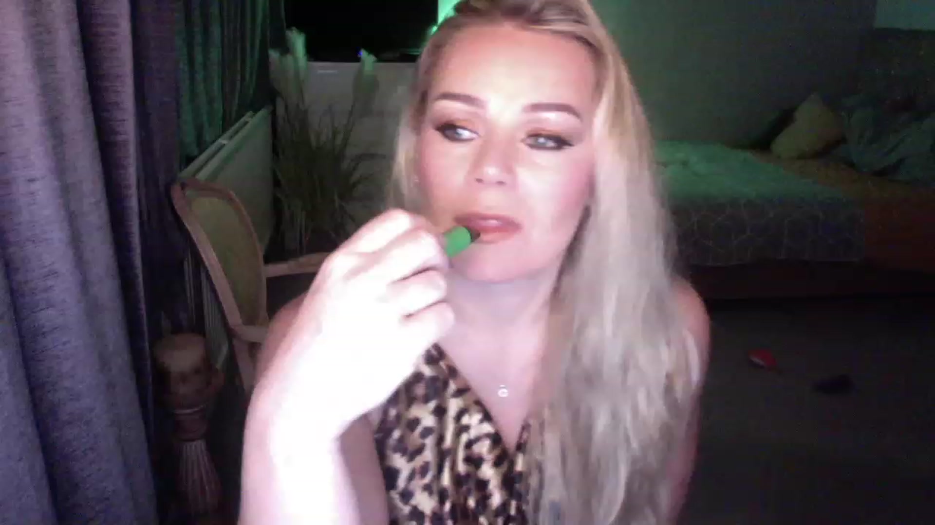 Gallery image thumbnail from LaraLaughs's myfreecams stream on, 11/28/2022, 23:18 image 1 of 20