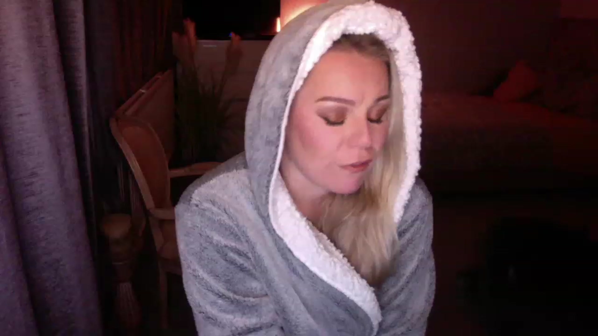 Gallery image thumbnail from LaraLaughs's myfreecams stream on, 11/28/2022, 23:18 image 15 of 20