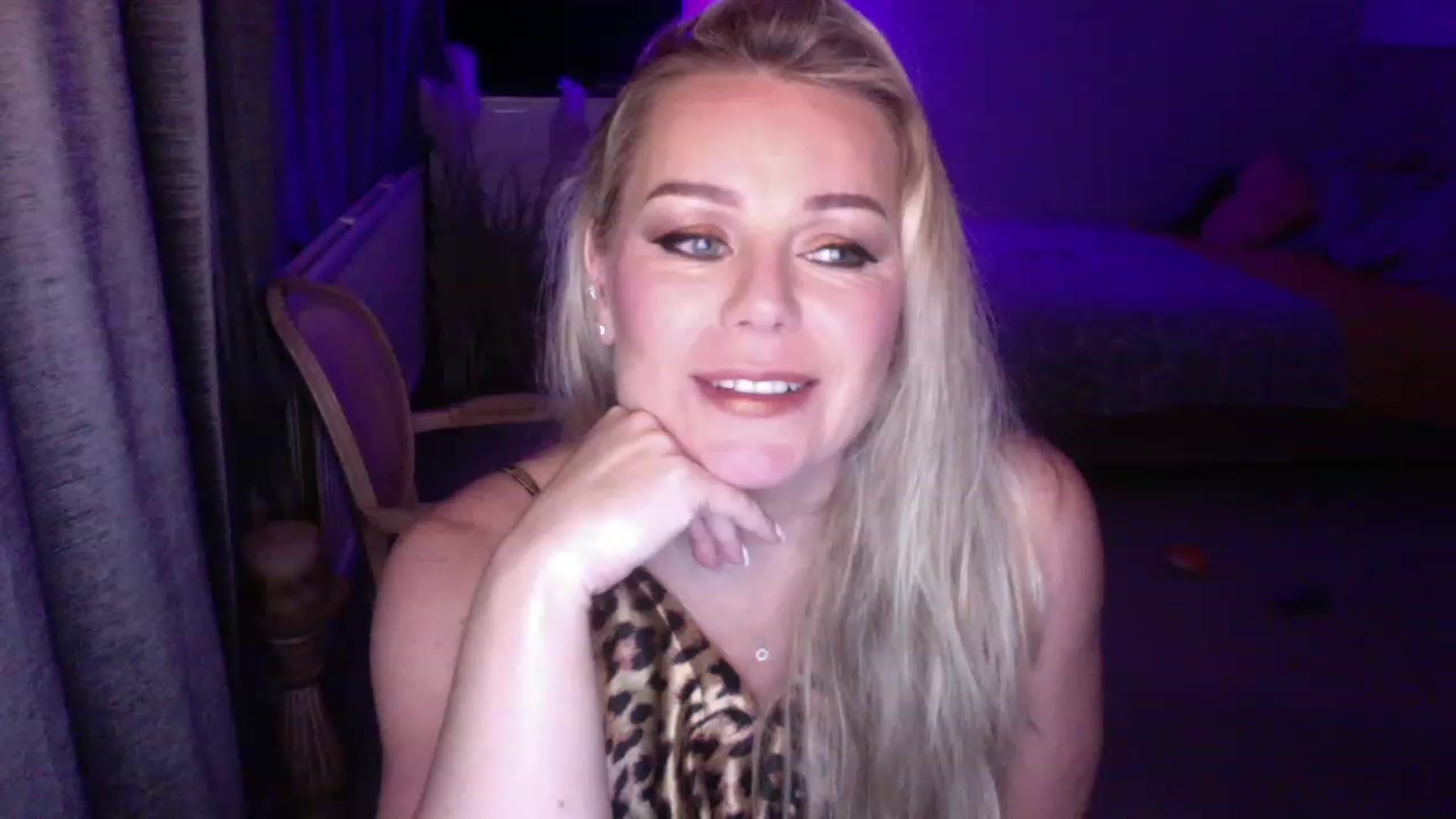 Gallery image thumbnail from LaraLaughs's myfreecams stream on, 11/28/2022, 23:18 image 2 of 20