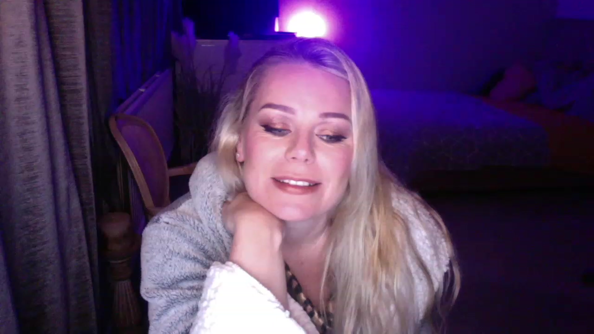 Gallery image thumbnail from LaraLaughs's myfreecams stream on, 11/28/2022, 23:18 image 18 of 20