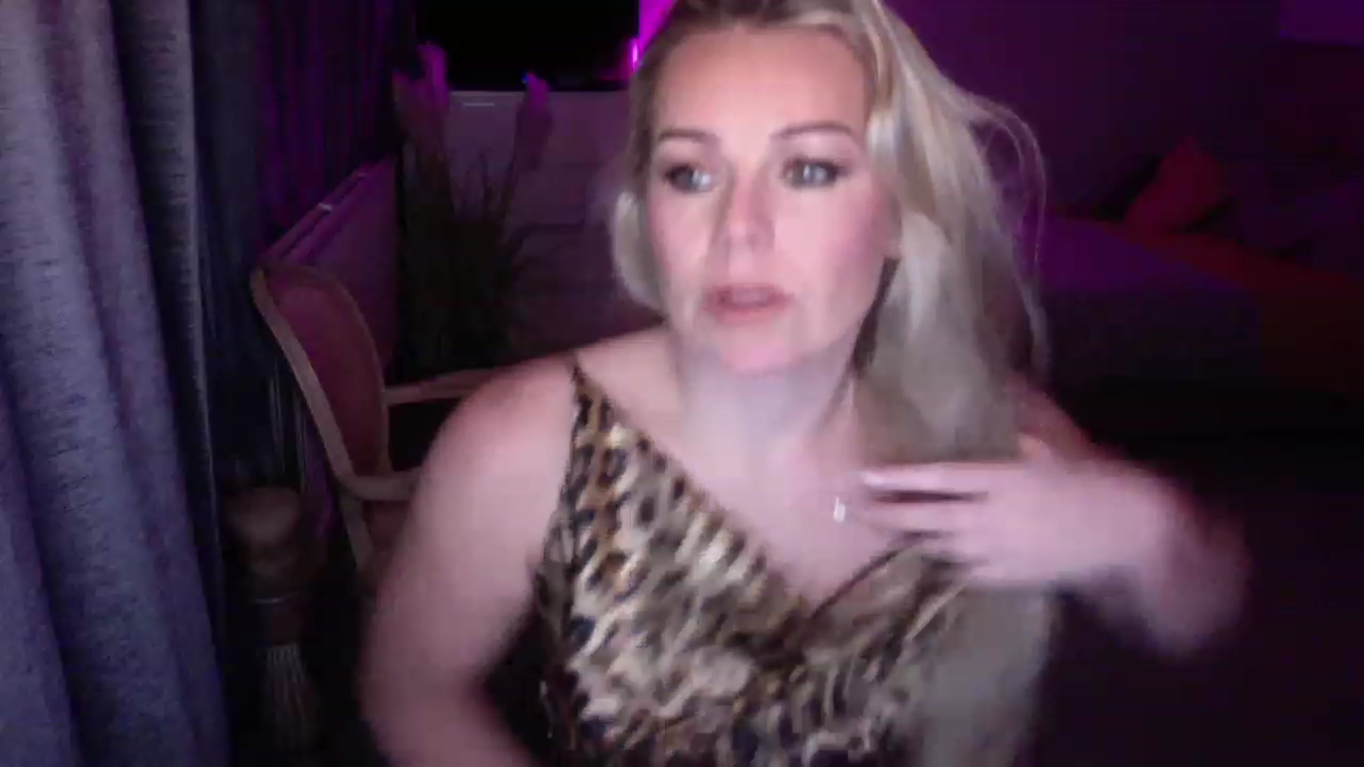 Gallery image thumbnail from LaraLaughs's myfreecams stream on, 11/28/2022, 23:18 image 4 of 20