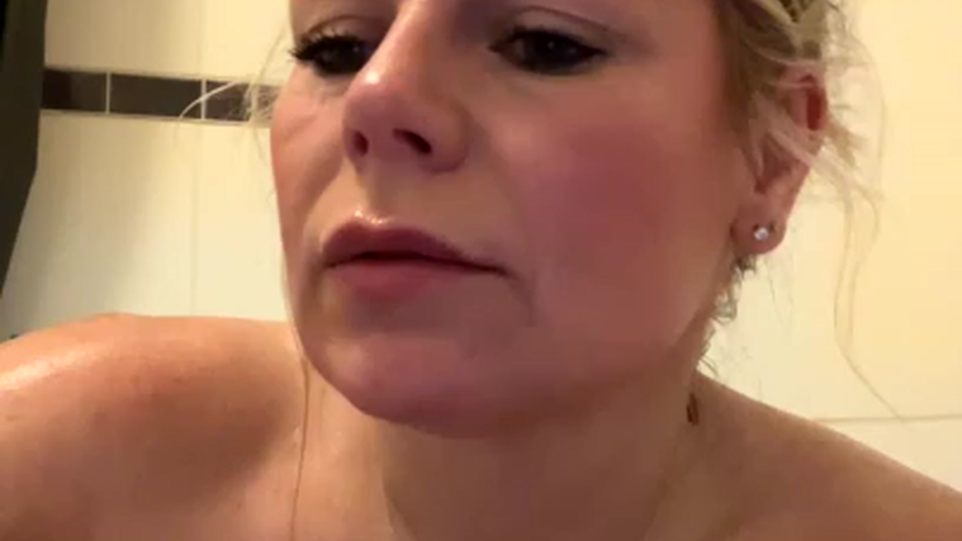 Gallery image thumbnail from LaraLaughs's myfreecams stream on, 11/30/2022, 21:23 image 4 of 20