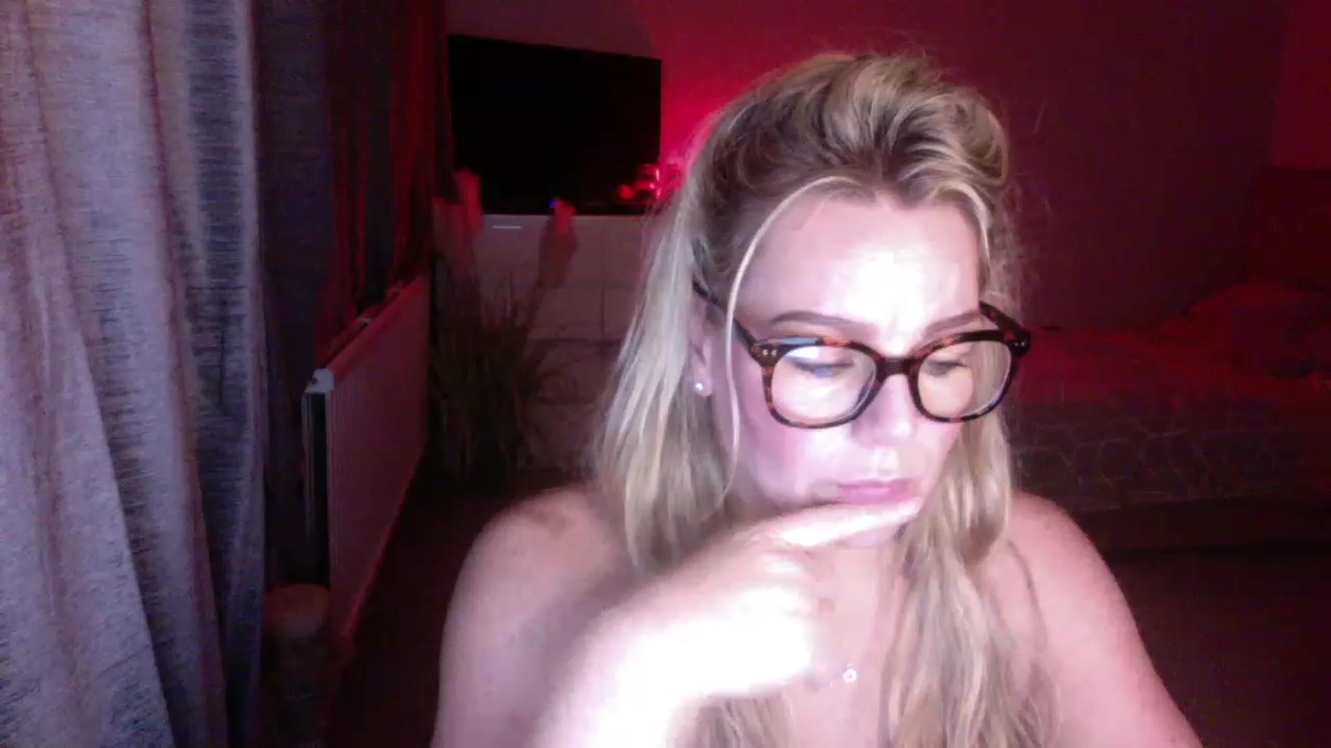 Gallery image thumbnail from LaraLaughs's myfreecams stream on, 11/30/2022, 22:30 image 5 of 20