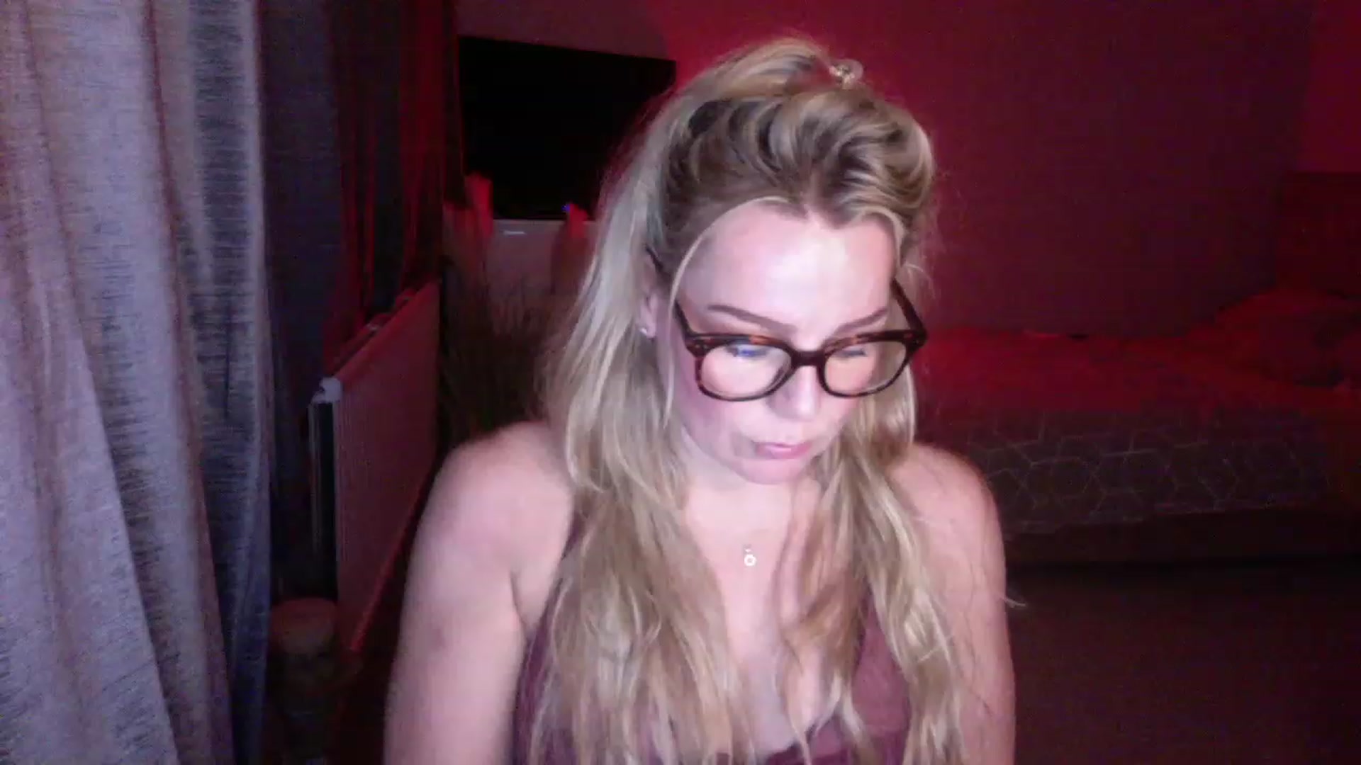 Gallery image thumbnail from LaraLaughs's myfreecams stream on, 11/30/2022, 22:30 image 6 of 20
