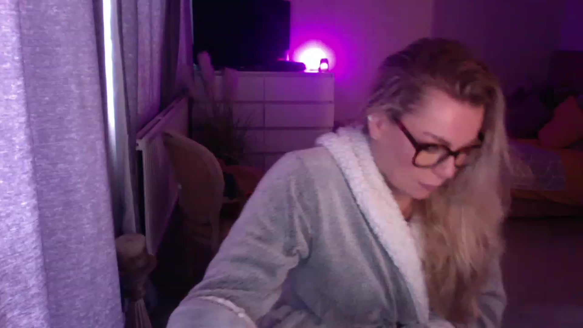 Gallery image thumbnail from LaraLaughs's myfreecams stream on, 12/05/2022, 11:20 image 7 of 20