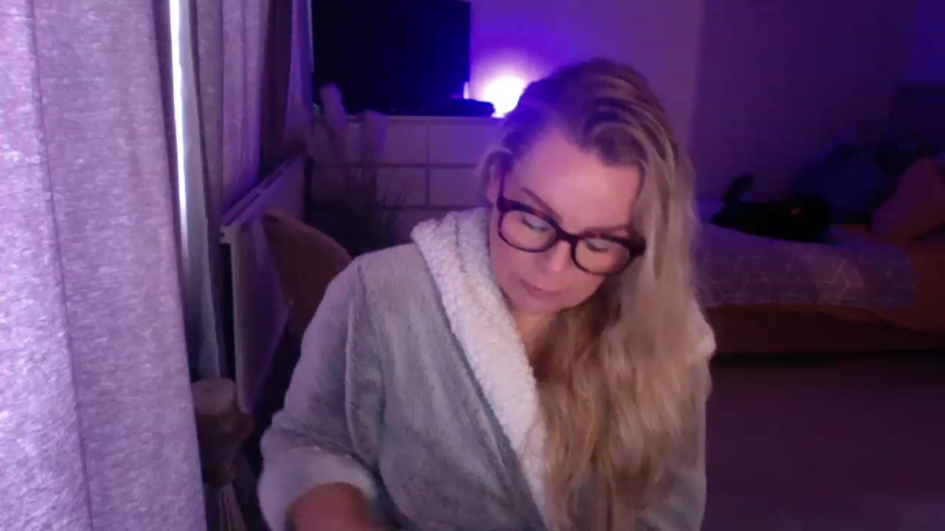 Gallery image thumbnail from LaraLaughs's myfreecams stream on, 12/05/2022, 11:20 image 8 of 20