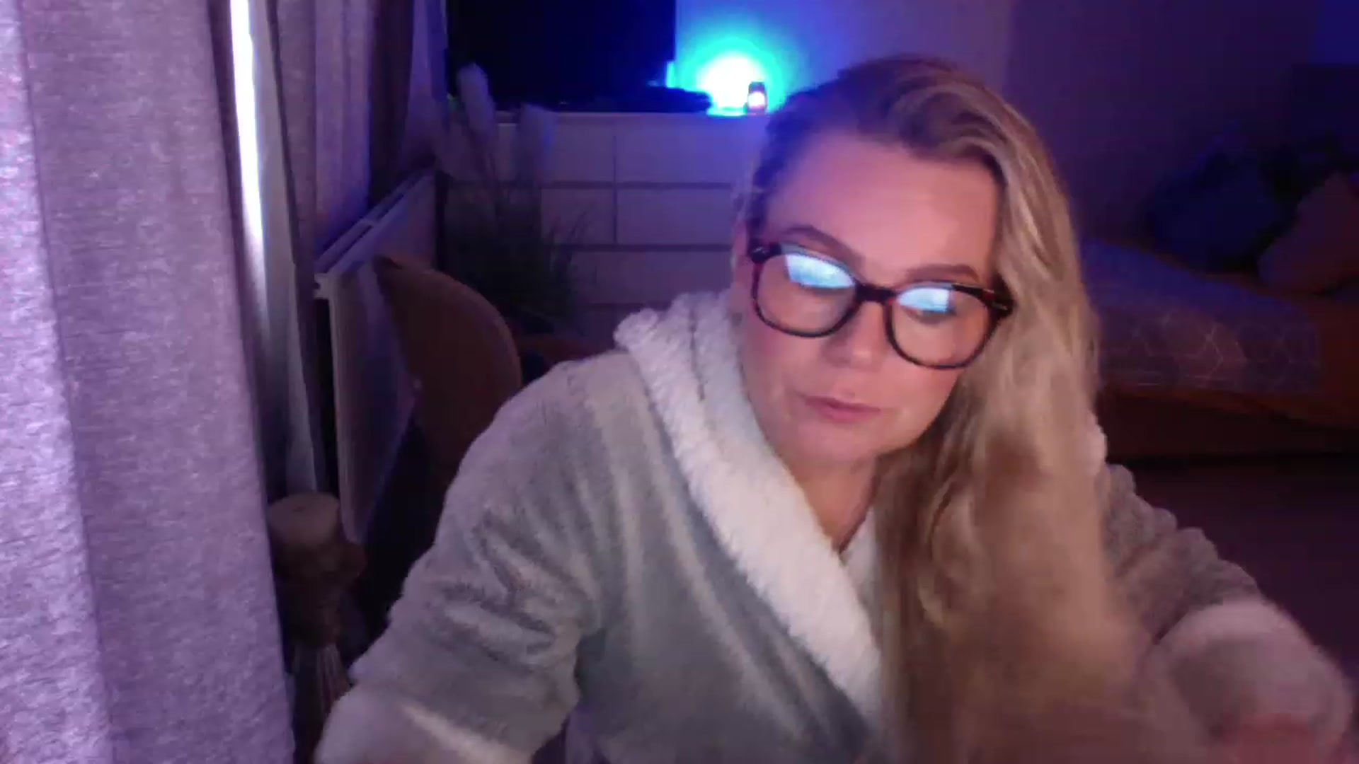 Gallery image thumbnail from LaraLaughs's myfreecams stream on, 12/05/2022, 11:20 image 2 of 20