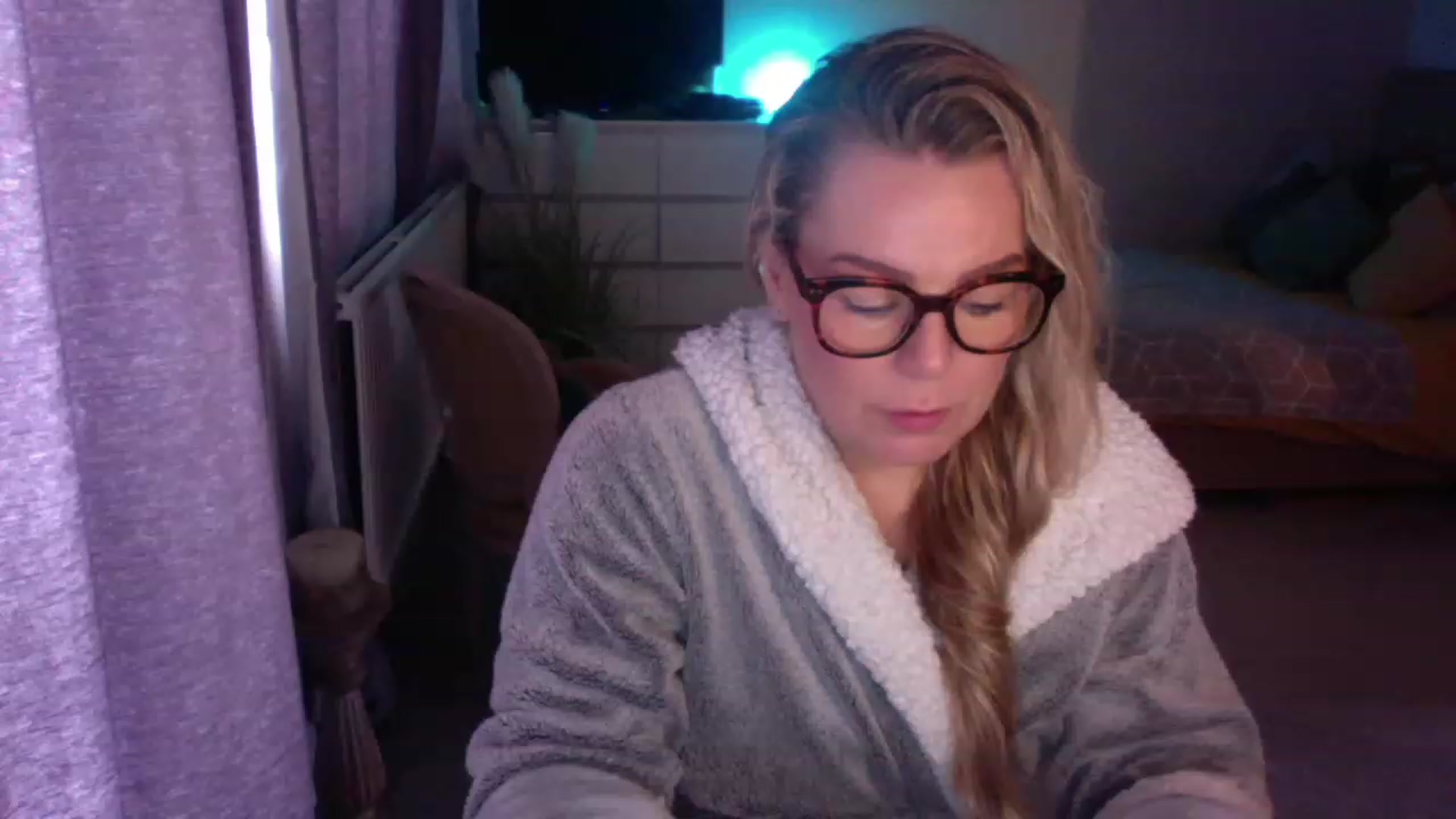 Gallery image thumbnail from LaraLaughs's myfreecams stream on, 12/05/2022, 11:20 image 3 of 20