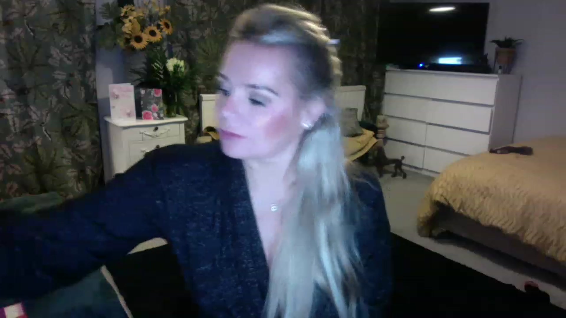 Gallery image thumbnail from LaraLaughs's myfreecams stream on, 01/09/2023, 24:47 image 12 of 20