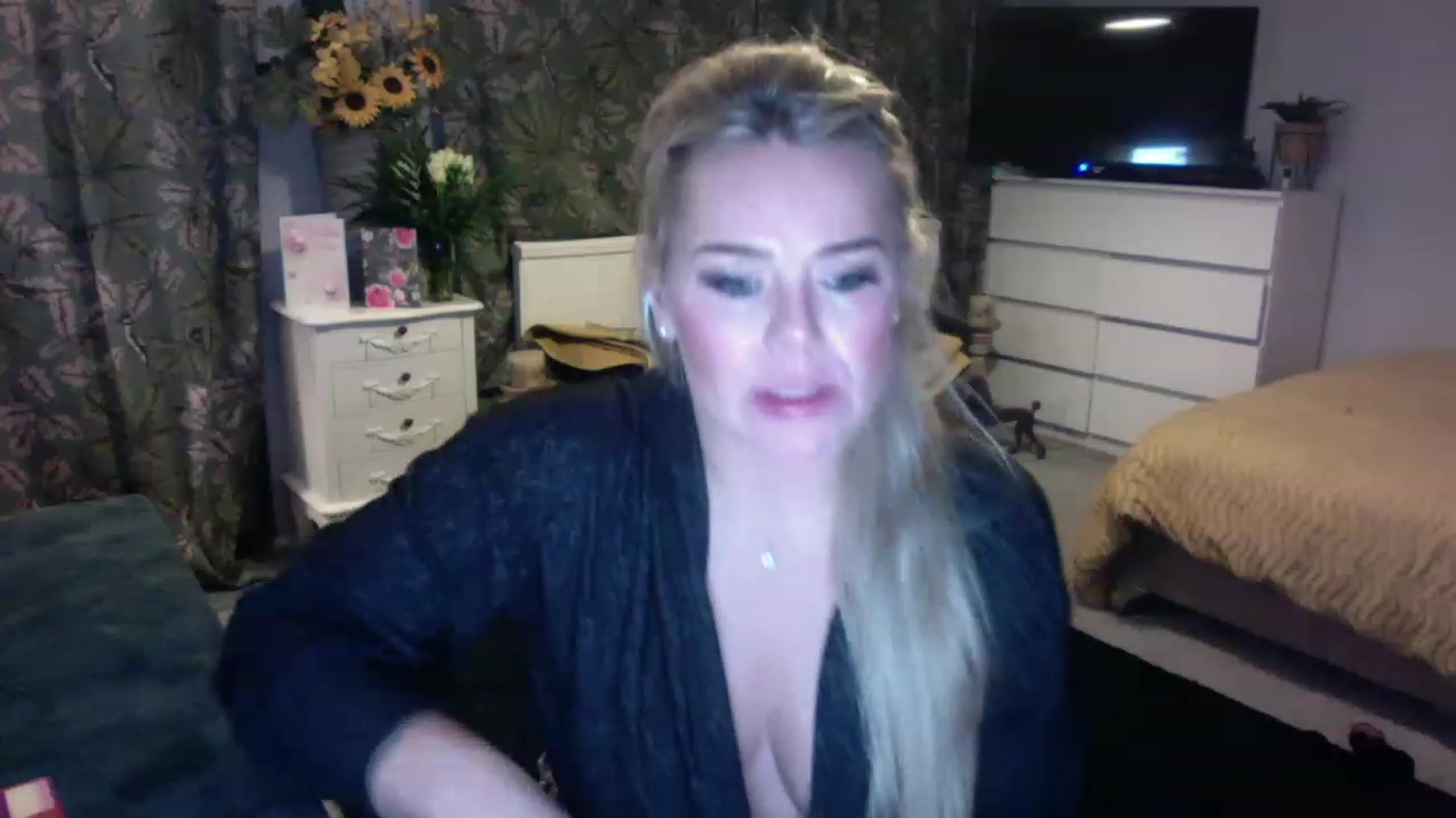 Gallery image thumbnail from LaraLaughs's myfreecams stream on, 01/09/2023, 24:47 image 10 of 20