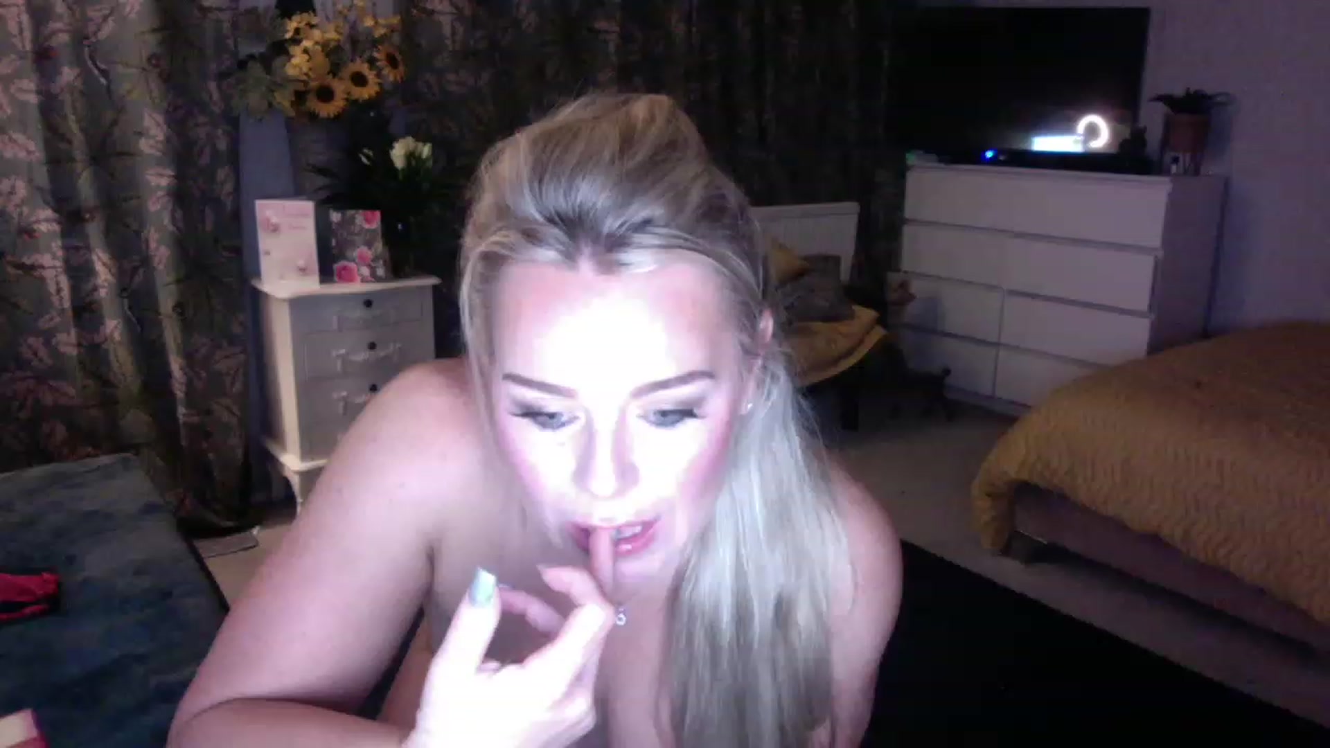 Gallery image thumbnail from LaraLaughs's myfreecams stream on, 01/09/2023, 24:47 image 1 of 20