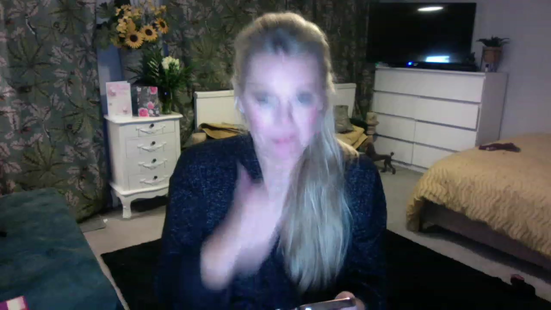 Gallery image thumbnail from LaraLaughs's myfreecams stream on, 01/09/2023, 24:47 image 16 of 20