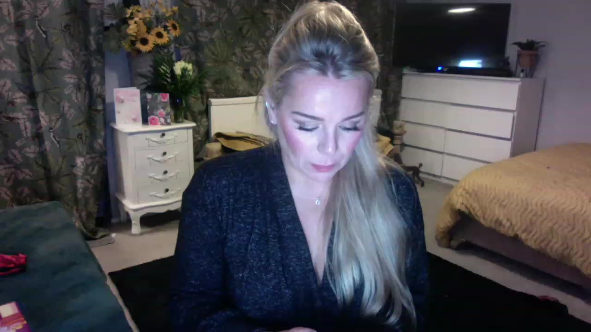Gallery image thumbnail from LaraLaughs's myfreecams stream on, 01/09/2023, 24:47 image 5 of 20