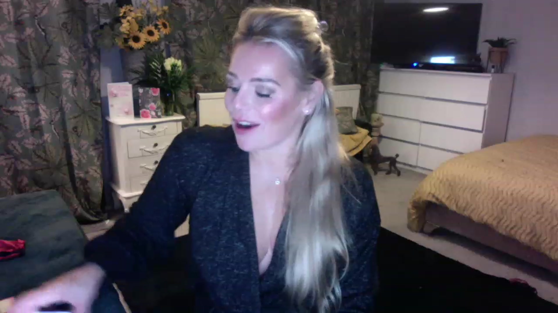 Gallery image thumbnail from LaraLaughs's myfreecams stream on, 01/09/2023, 24:47 image 3 of 20