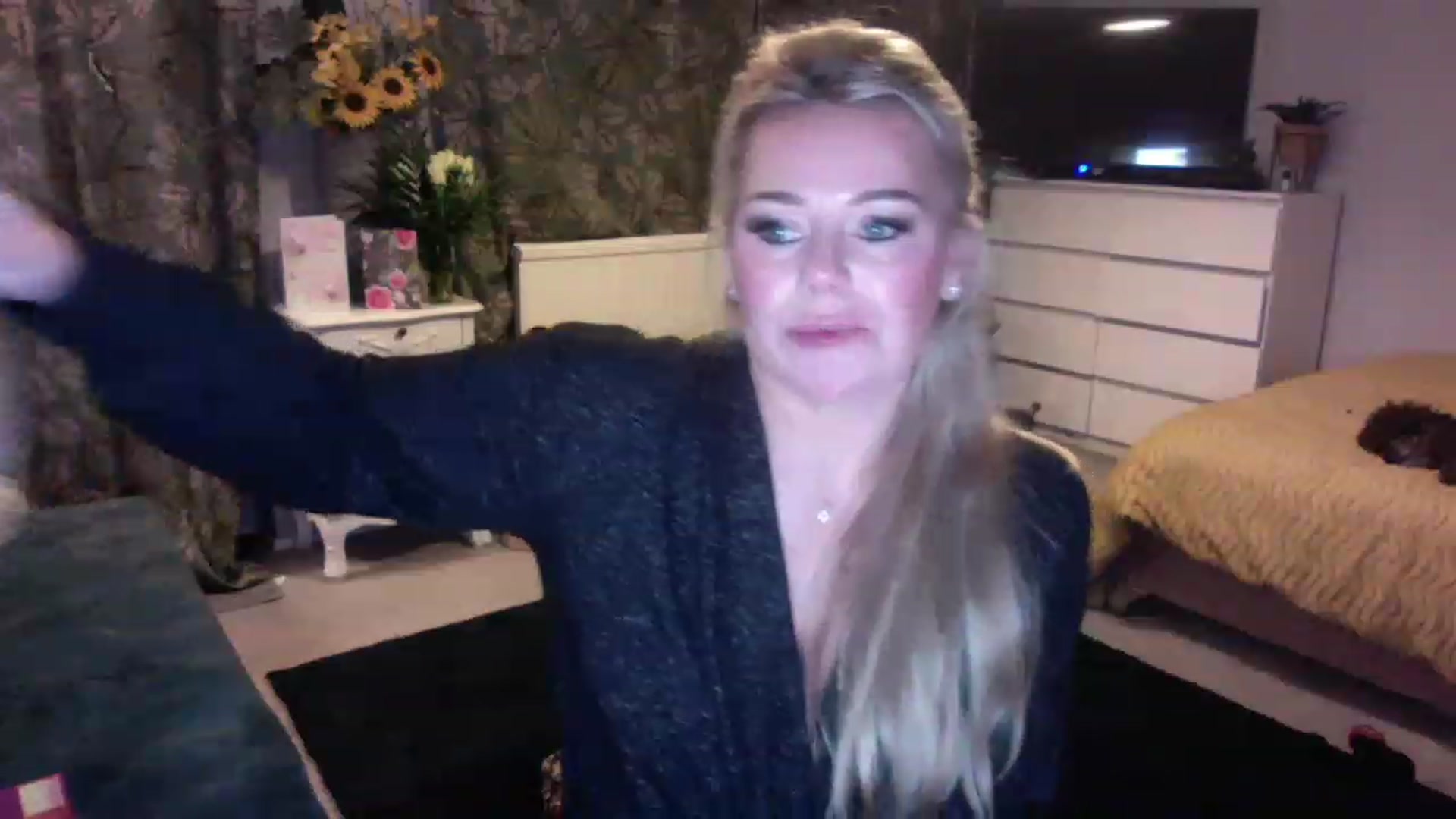 Gallery image thumbnail from LaraLaughs's myfreecams stream on, 01/09/2023, 24:47 image 6 of 20
