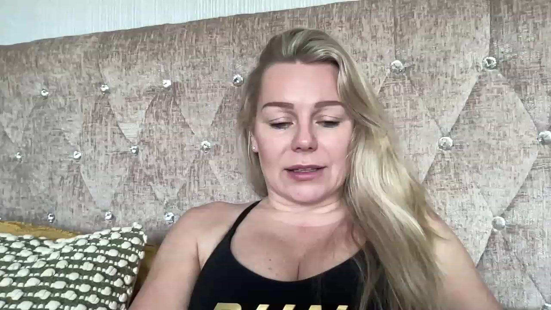 Gallery image thumbnail from LaraLaughs's myfreecams stream on, 02/07/2023, 14:04 image 16 of 20