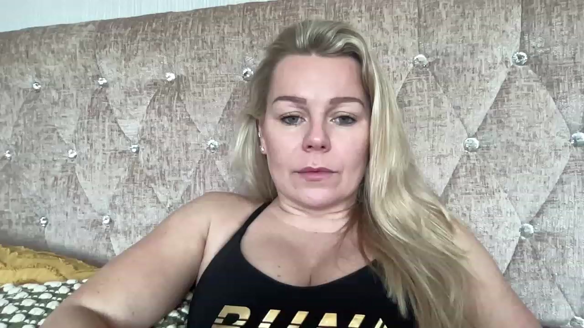 Gallery image thumbnail from LaraLaughs's myfreecams stream on, 02/07/2023, 14:37 image 10 of 20