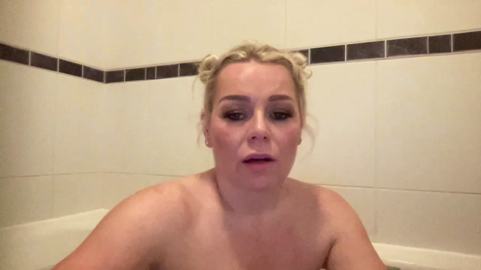 Gallery image thumbnail from LaraLaughs's myfreecams stream on, 02/07/2023, 20:47 image 17 of 20