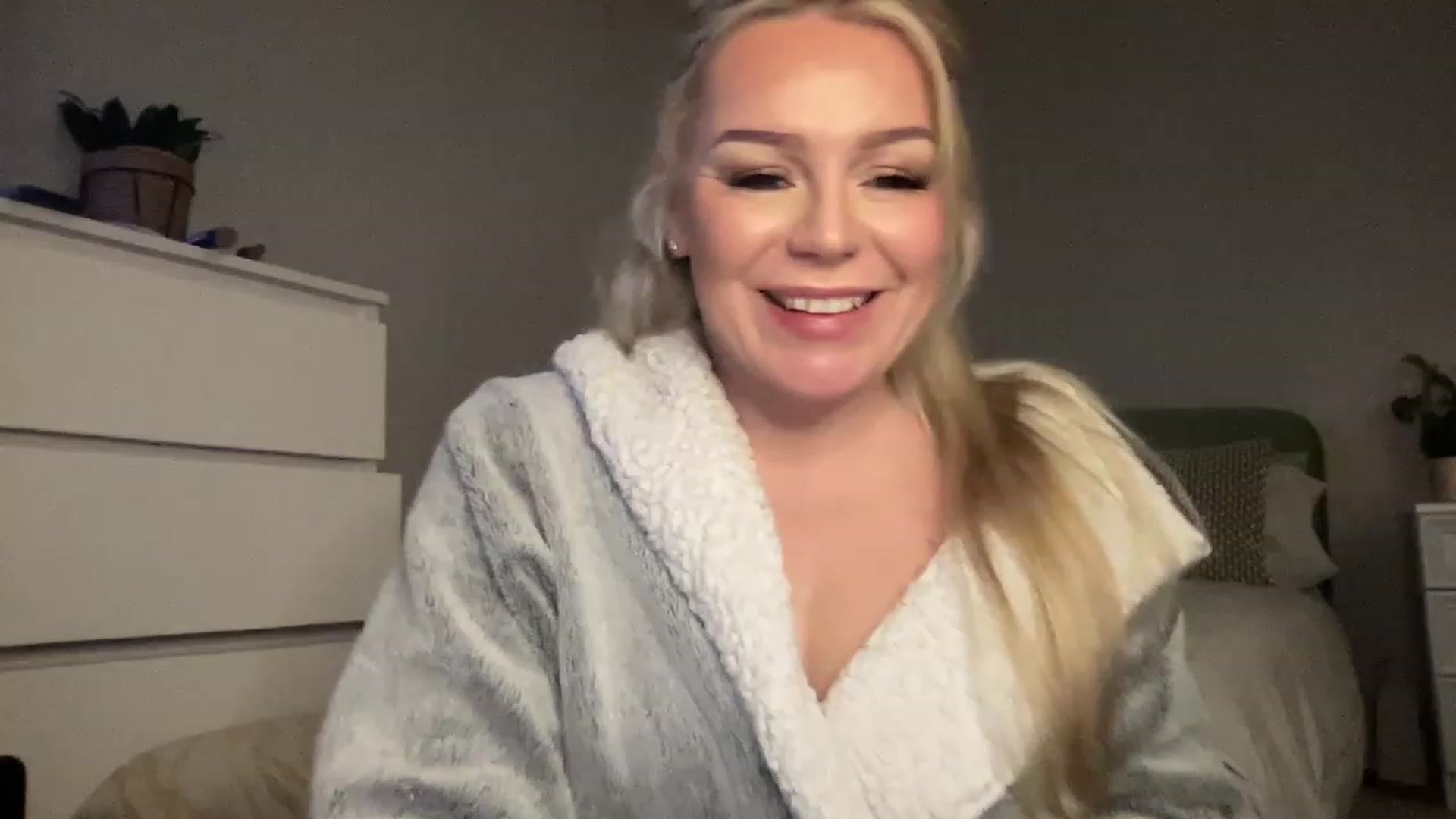Gallery image thumbnail from LaraLaughs's myfreecams stream on, 02/11/2023, 18:42 image 5 of 20