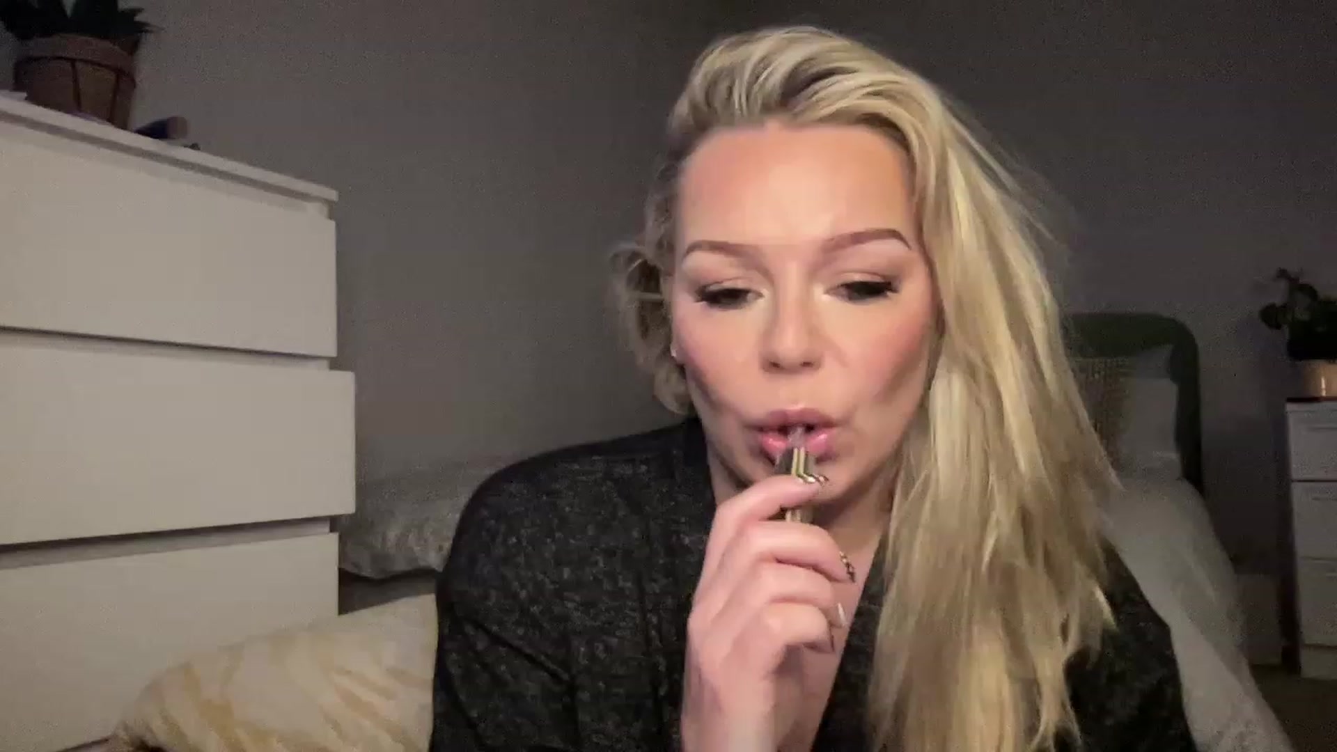 Gallery image thumbnail from LaraLaughs's myfreecams stream on, 02/12/2023, 19:19 image 14 of 20