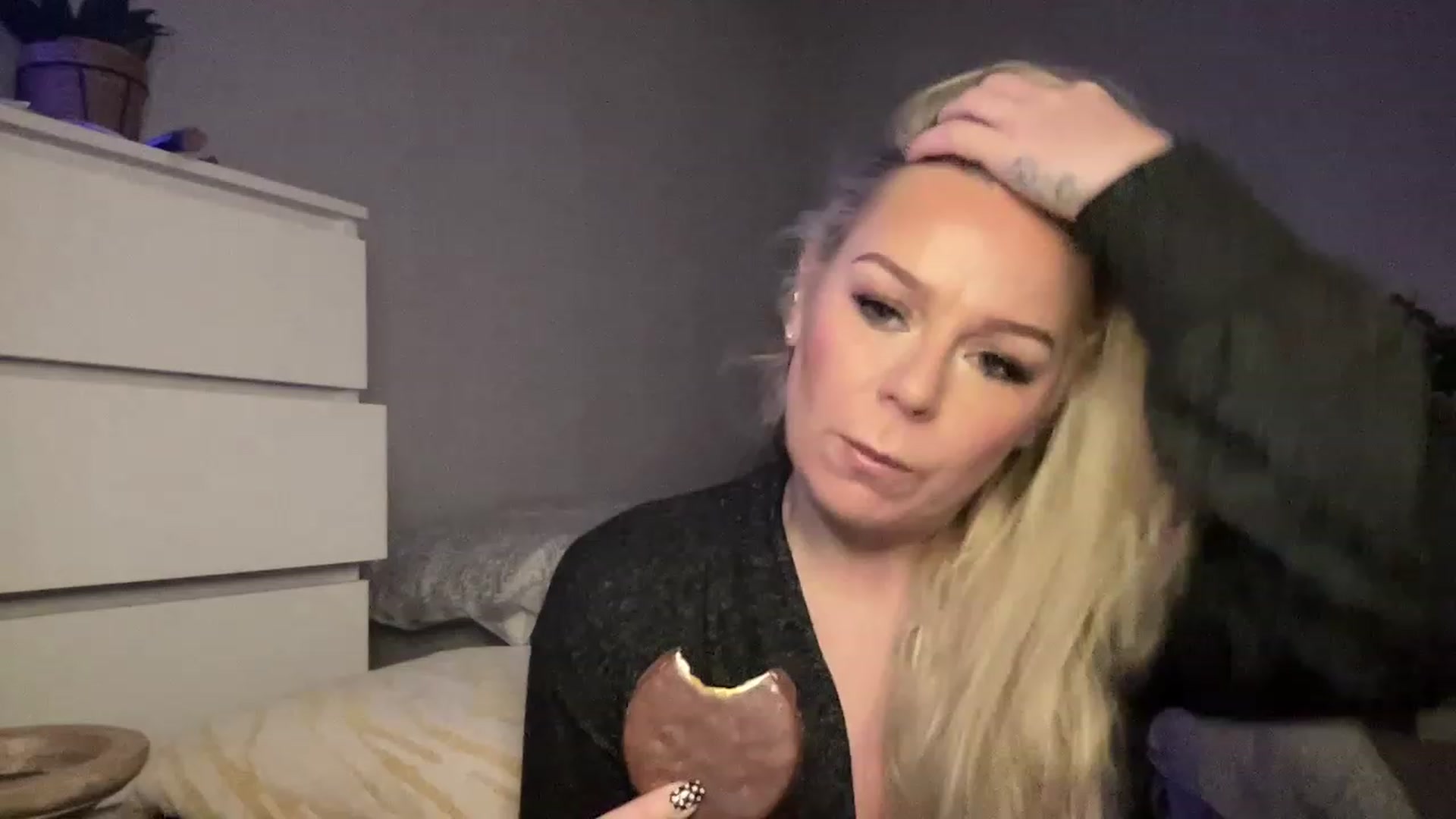 Gallery image thumbnail from LaraLaughs's myfreecams stream on, 02/12/2023, 19:19 image 6 of 20
