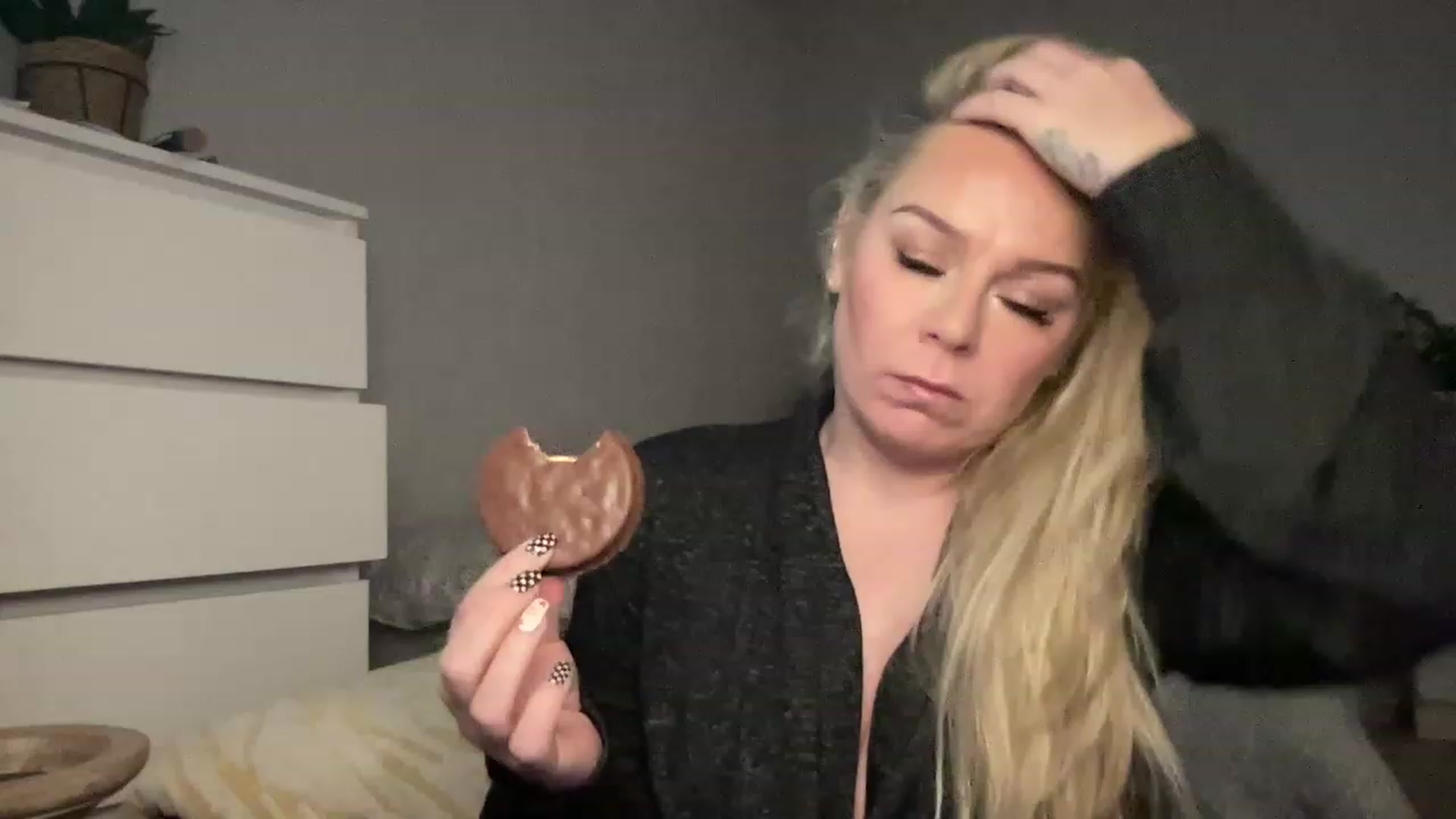 Gallery image thumbnail from LaraLaughs's myfreecams stream on, 02/12/2023, 19:19 image 2 of 20